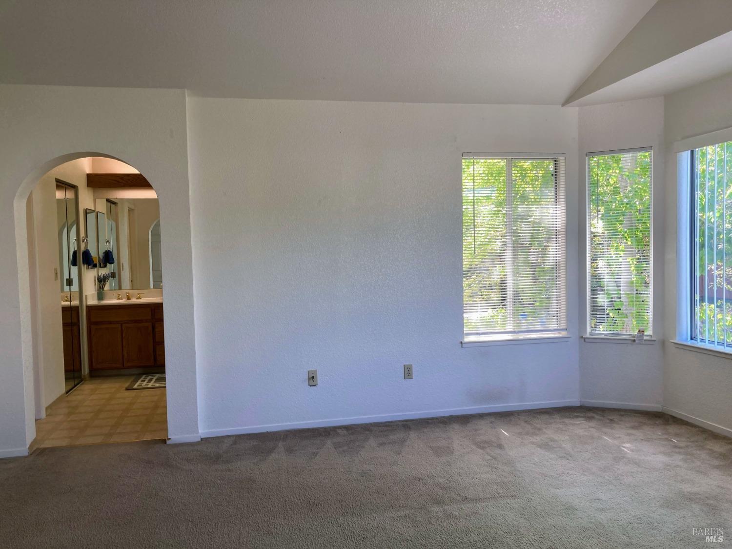 Detail Gallery Image 25 of 37 For 1489 Driftwood Cir, Fairfield,  CA 94534 - 4 Beds | 2/1 Baths