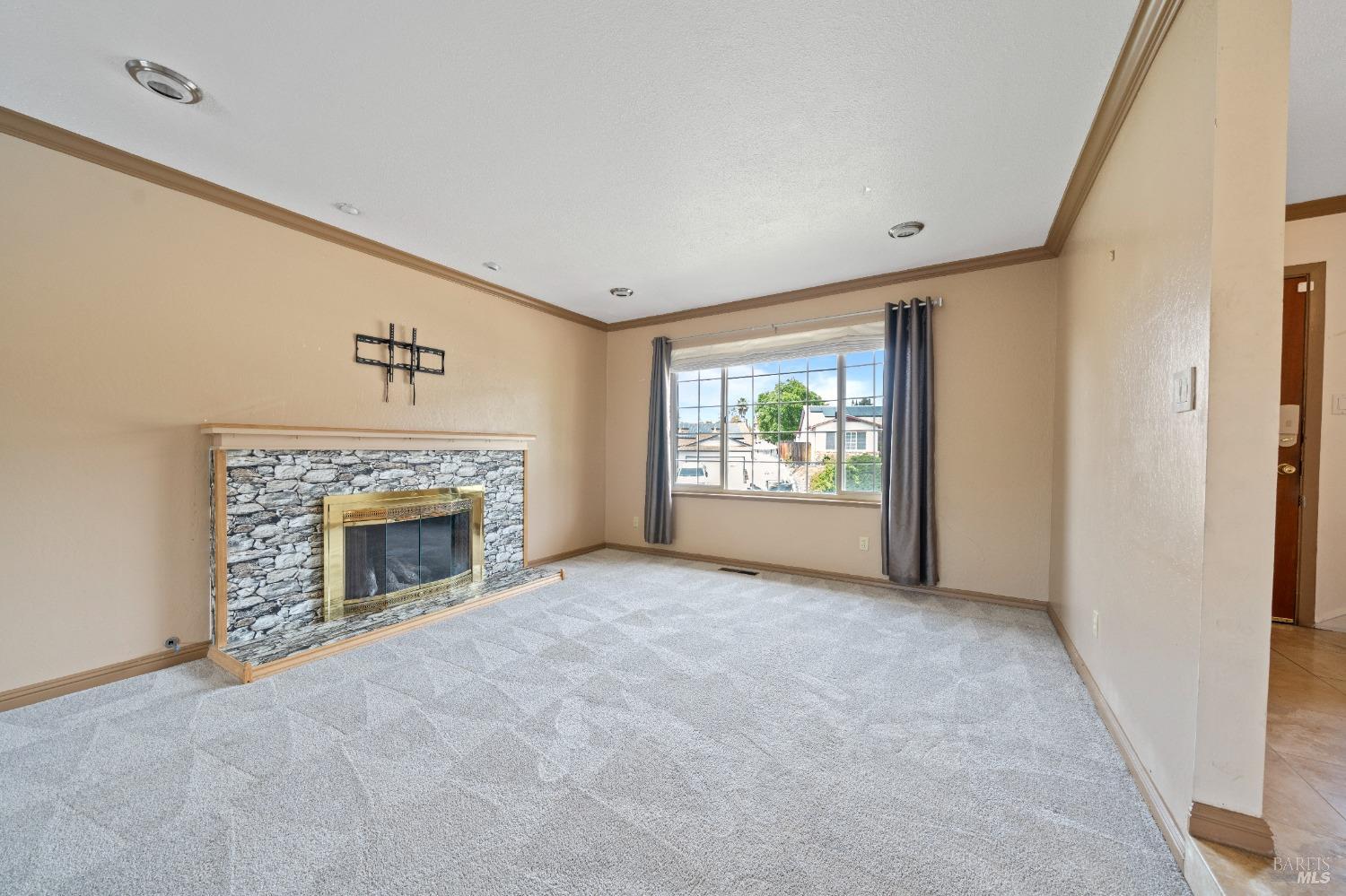 Detail Gallery Image 5 of 48 For 125 Terranova Dr, Antioch,  CA 94509 - 4 Beds | 2/1 Baths