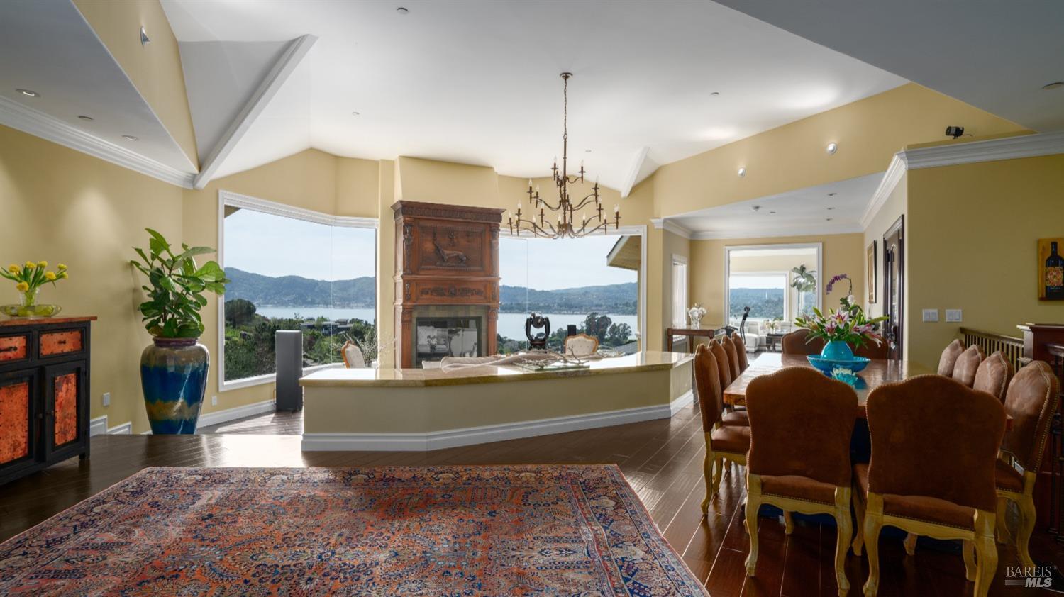 Detail Gallery Image 5 of 29 For 9 Wilkins Ct, Tiburon,  CA 94920 - 4 Beds | 3/1 Baths