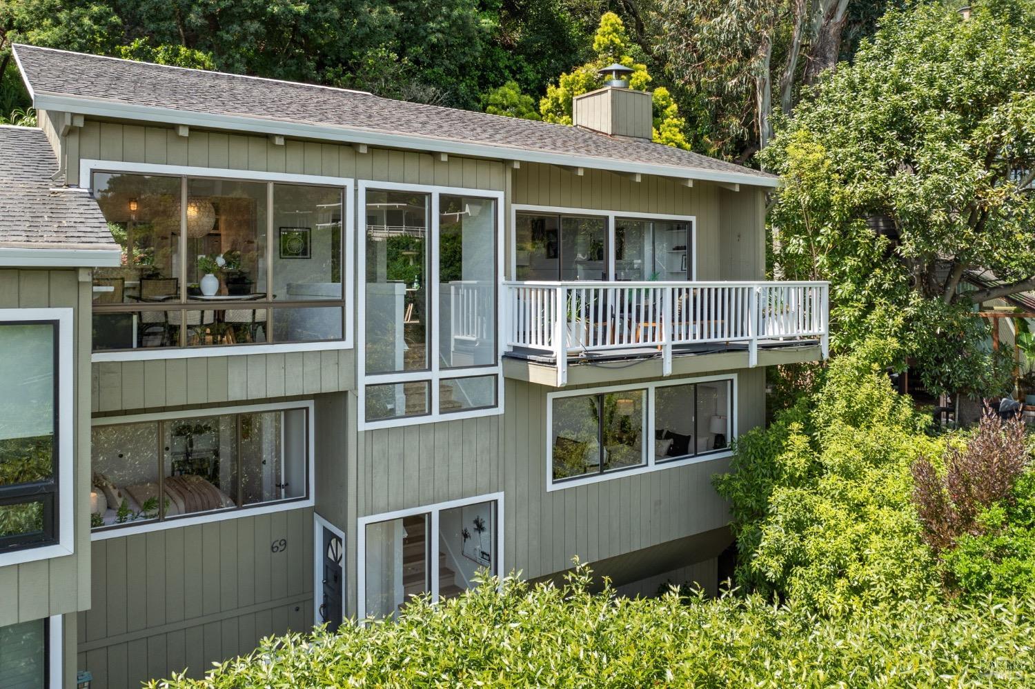 Detail Gallery Image 26 of 29 For 69 Crescent Ave, Sausalito,  CA 94965 - 2 Beds | 2/1 Baths