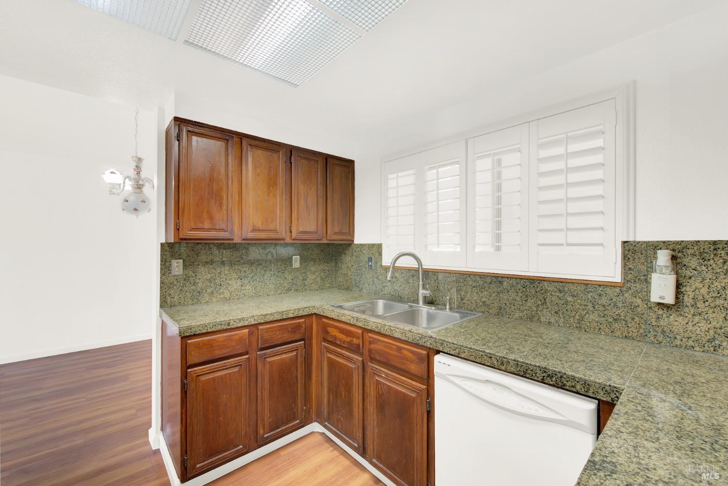 Detail Gallery Image 16 of 86 For 124 Dolphin Ct, Vallejo,  CA 94589 - 3 Beds | 2/1 Baths