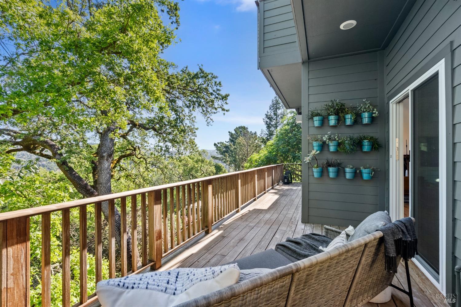 Detail Gallery Image 12 of 33 For 14 Spruce Ave, San Anselmo,  CA 94960 - 3 Beds | 2/1 Baths