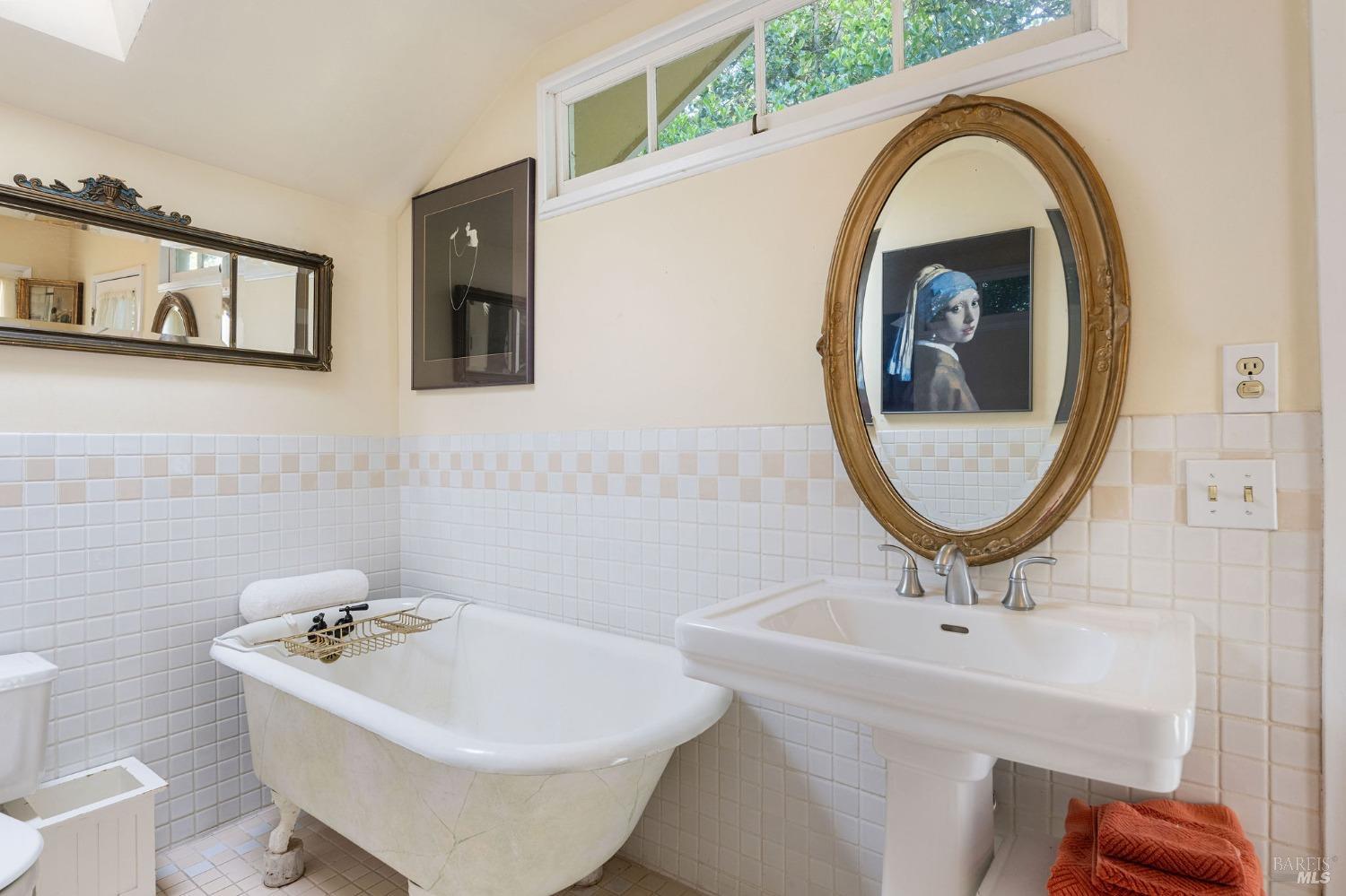 Detail Gallery Image 14 of 36 For 1086 La Londe Ln, Napa,  CA 94558 - 3 Beds | 2 Baths
