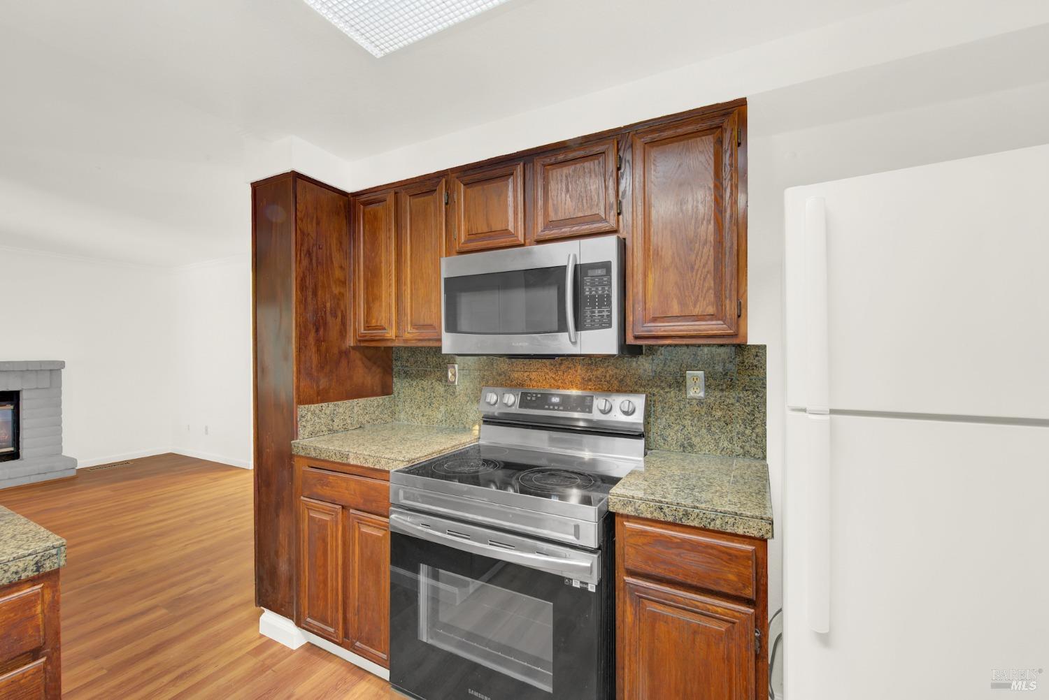 Detail Gallery Image 15 of 86 For 124 Dolphin Ct, Vallejo,  CA 94589 - 3 Beds | 2/1 Baths