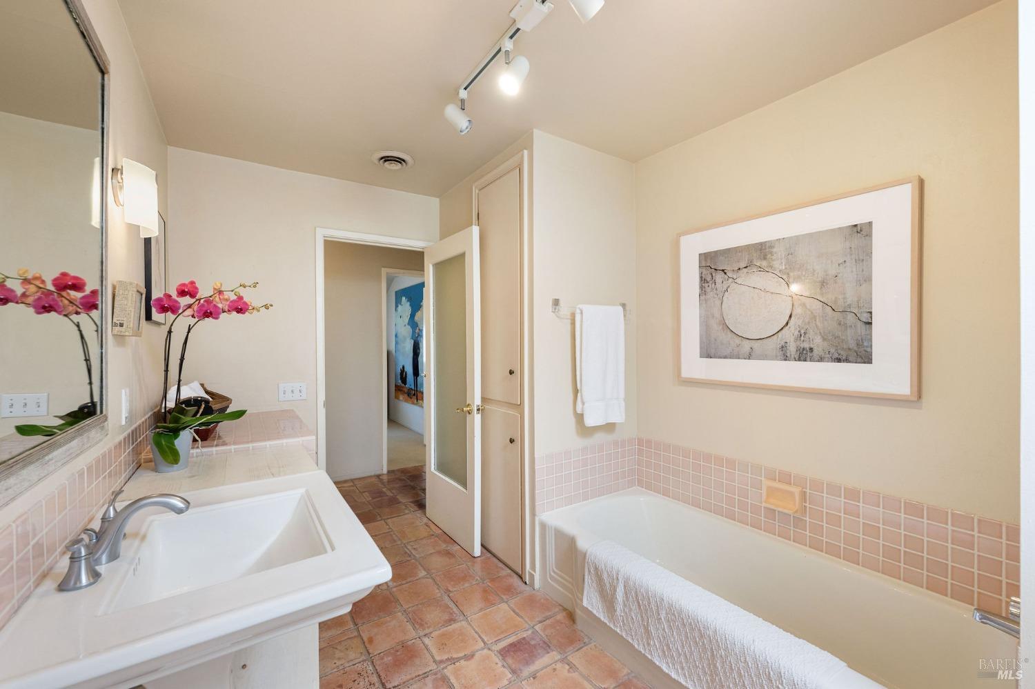 Detail Gallery Image 17 of 36 For 1086 La Londe Ln, Napa,  CA 94558 - 3 Beds | 2 Baths