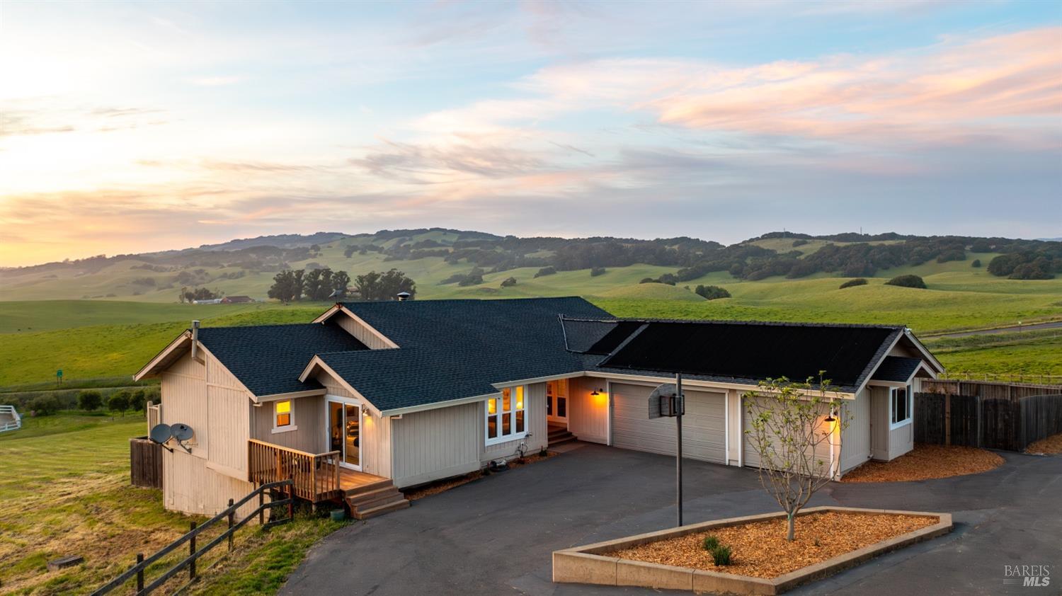 Detail Gallery Image 5 of 60 For 1180 Stage Gulch Rd, Petaluma,  CA 94954 - 4 Beds | 2/1 Baths