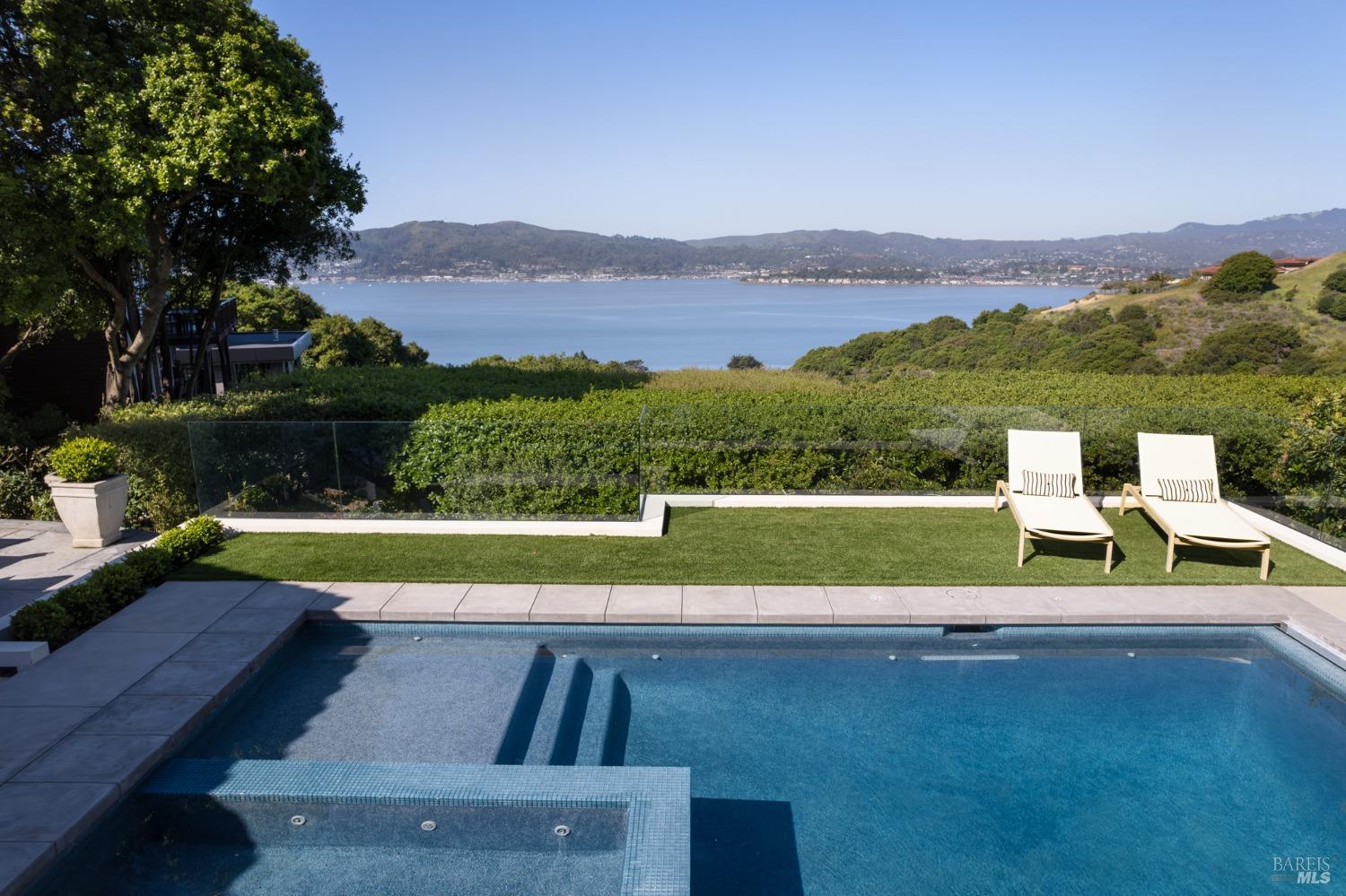 Detail Gallery Image 39 of 48 For 4 Rolling Hills Rd, Tiburon,  CA 94920 - 4 Beds | 4/1 Baths