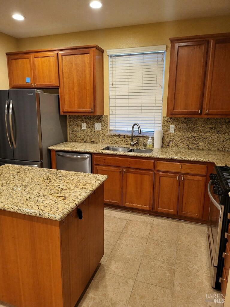 Detail Gallery Image 7 of 21 For 401 Rosso Ct, Vacaville,  CA 95687 - 3 Beds | 2/1 Baths