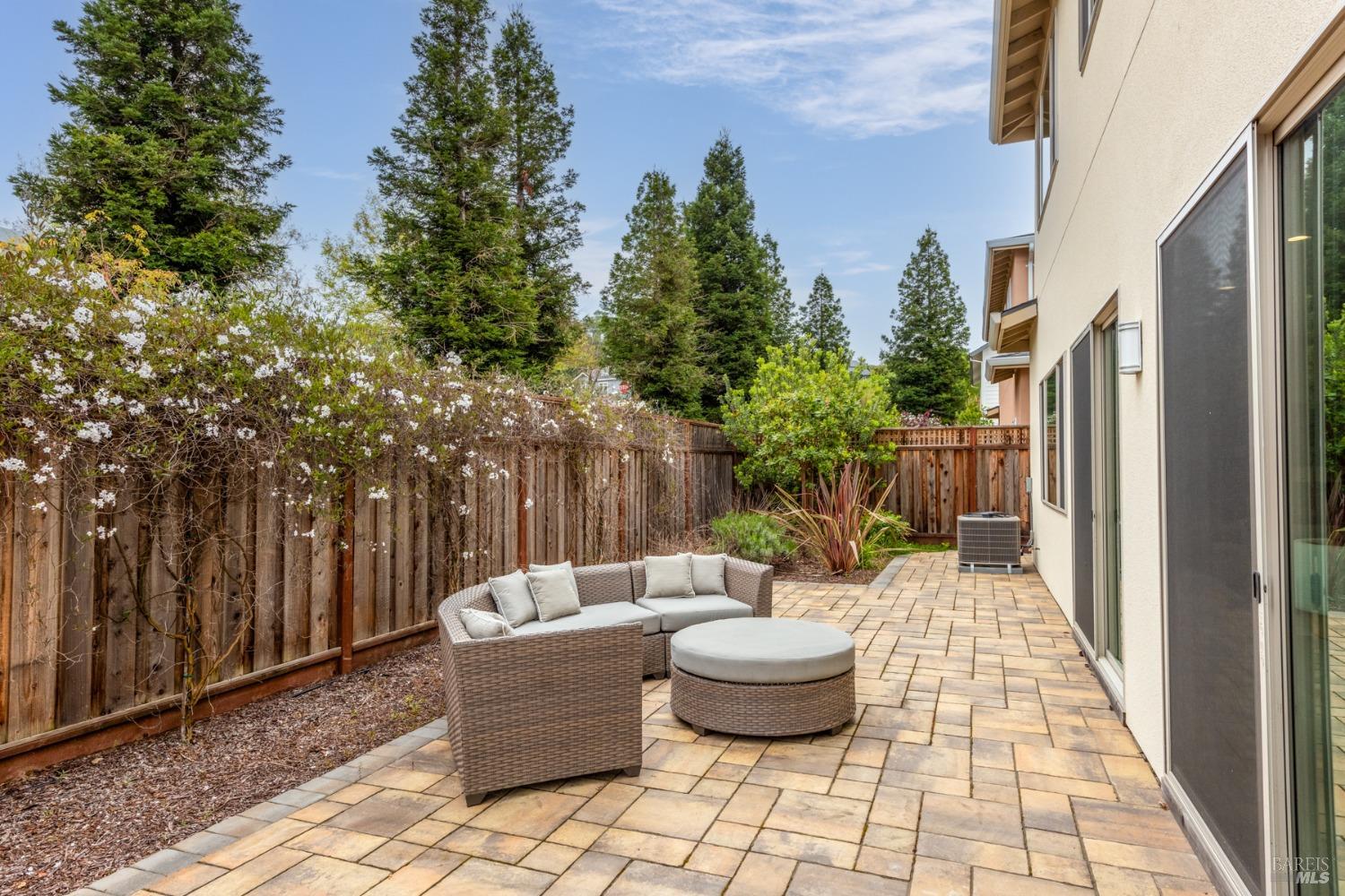 Detail Gallery Image 31 of 34 For 1908 Fountainview Cir, Santa Rosa,  CA 95403 - 5 Beds | 3/1 Baths