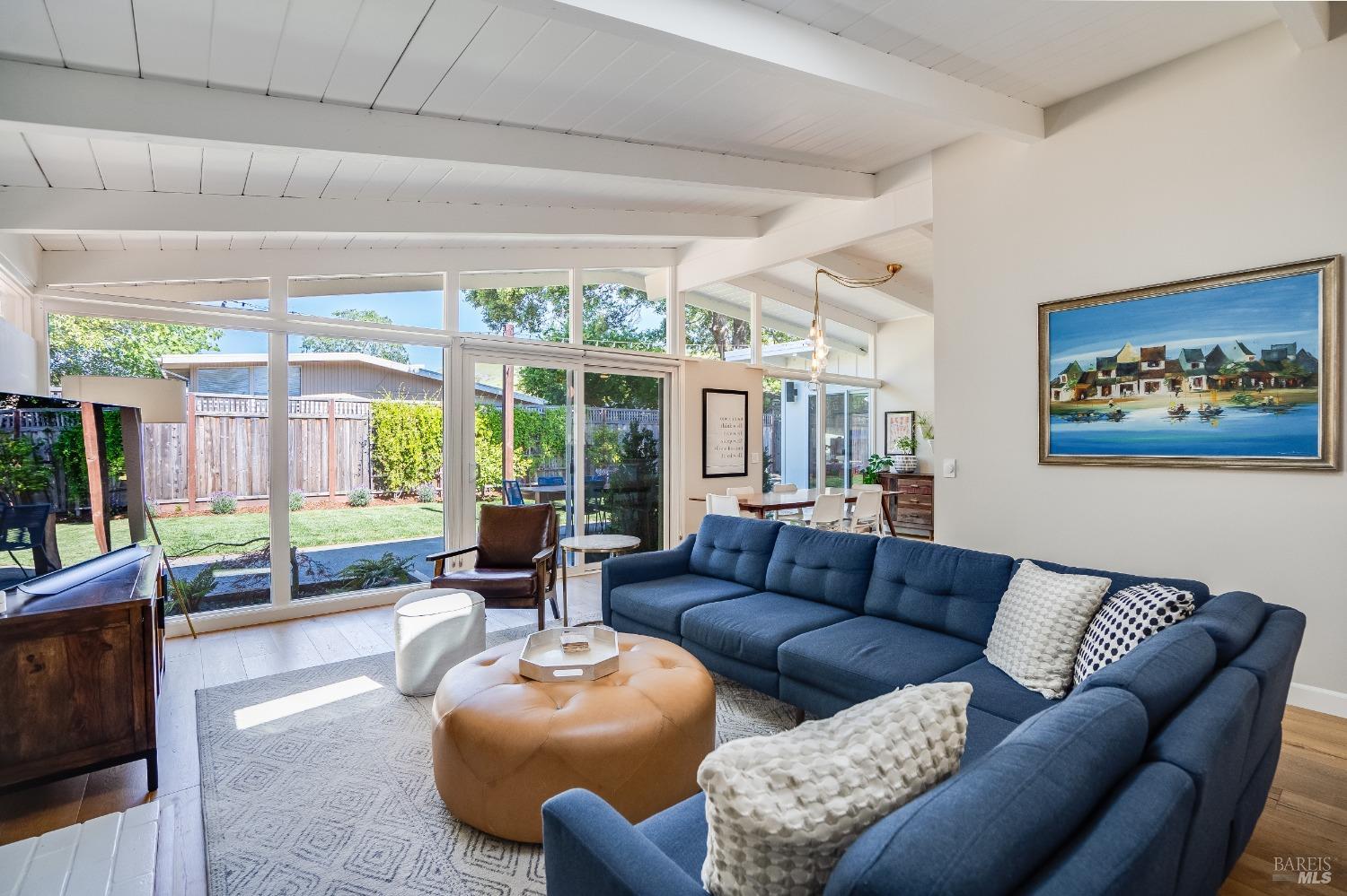 Detail Gallery Image 3 of 30 For 461 Hickory Ln, San Rafael,  CA 94903 - 4 Beds | 2 Baths