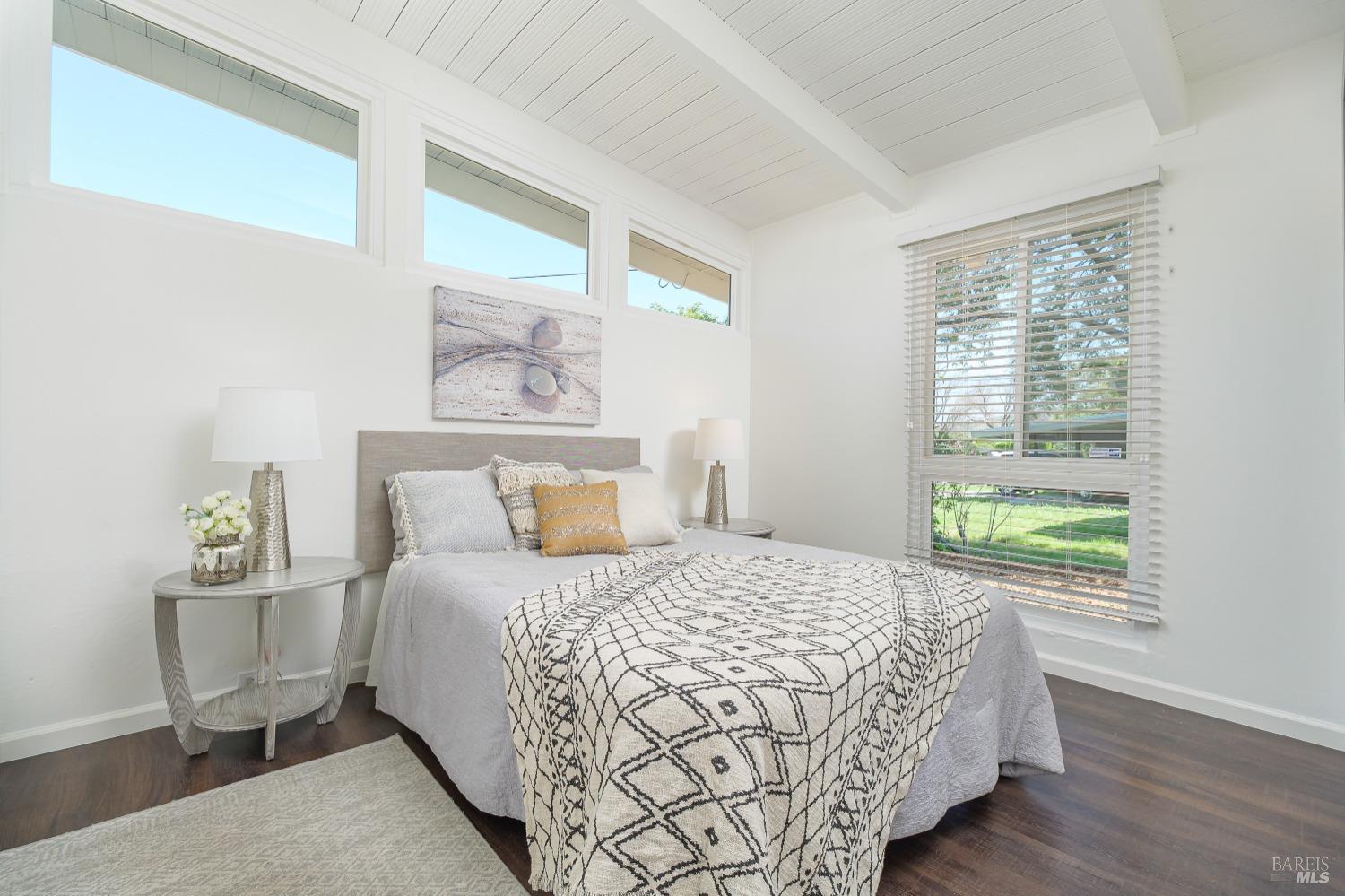 Detail Gallery Image 11 of 24 For 519 Wisteria Way, San Rafael,  CA 94903 - 4 Beds | 2 Baths