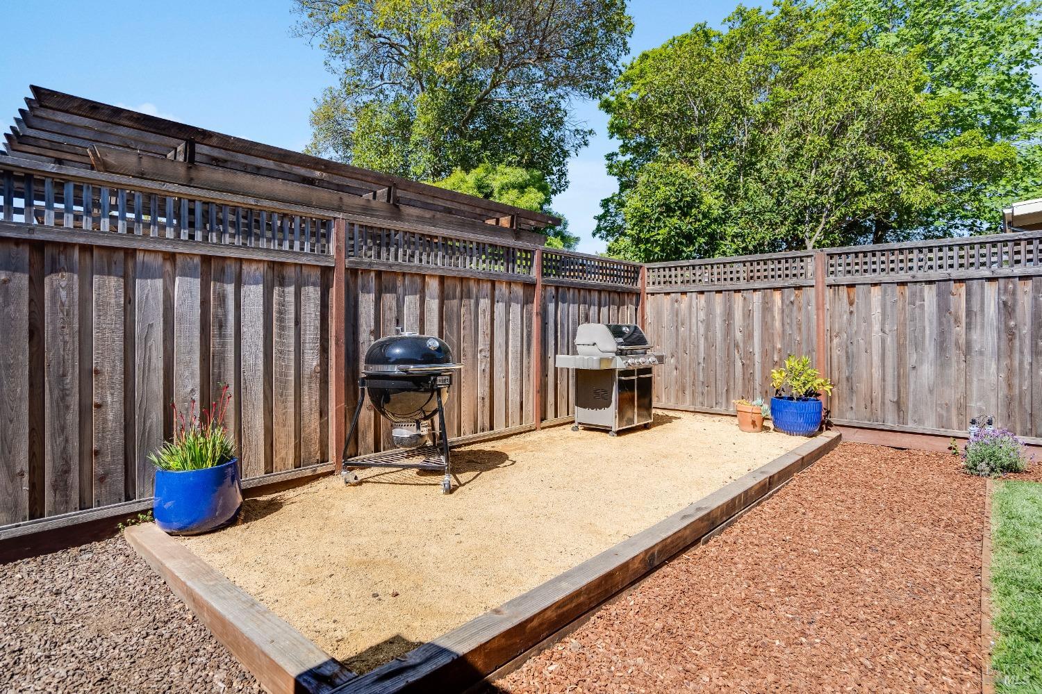 Detail Gallery Image 28 of 30 For 461 Hickory Ln, San Rafael,  CA 94903 - 4 Beds | 2 Baths