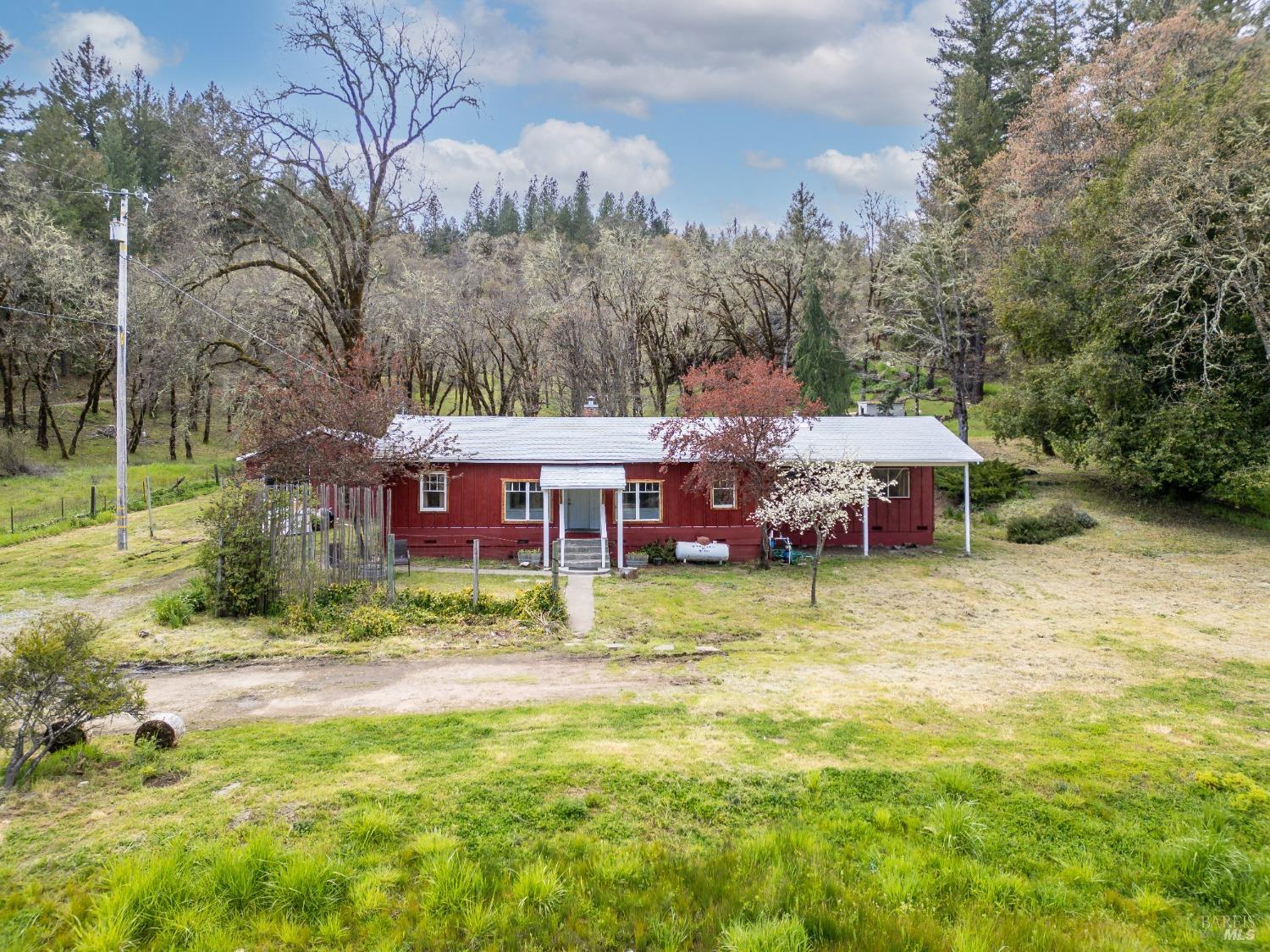 Detail Gallery Image 1 of 32 For 41350 Highway 101 Unkn, Laytonville,  CA 95454 - 4 Beds | 2 Baths
