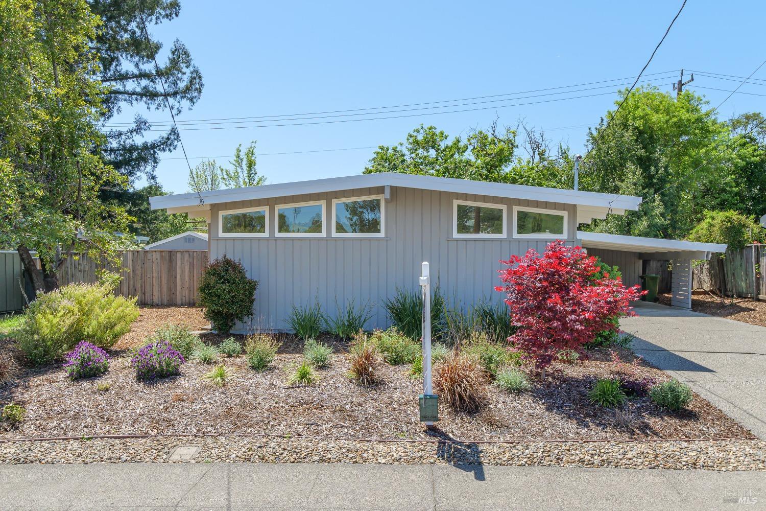 Detail Gallery Image 1 of 24 For 519 Wisteria Way, San Rafael,  CA 94903 - 4 Beds | 2 Baths