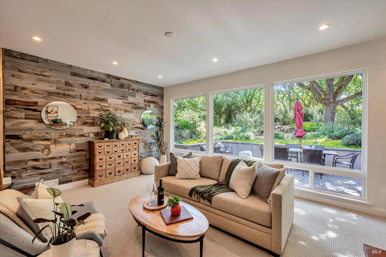 Detail Gallery Image 3 of 24 For 2052 Hatch Rd, Novato,  CA 94947 - 3 Beds | 2 Baths