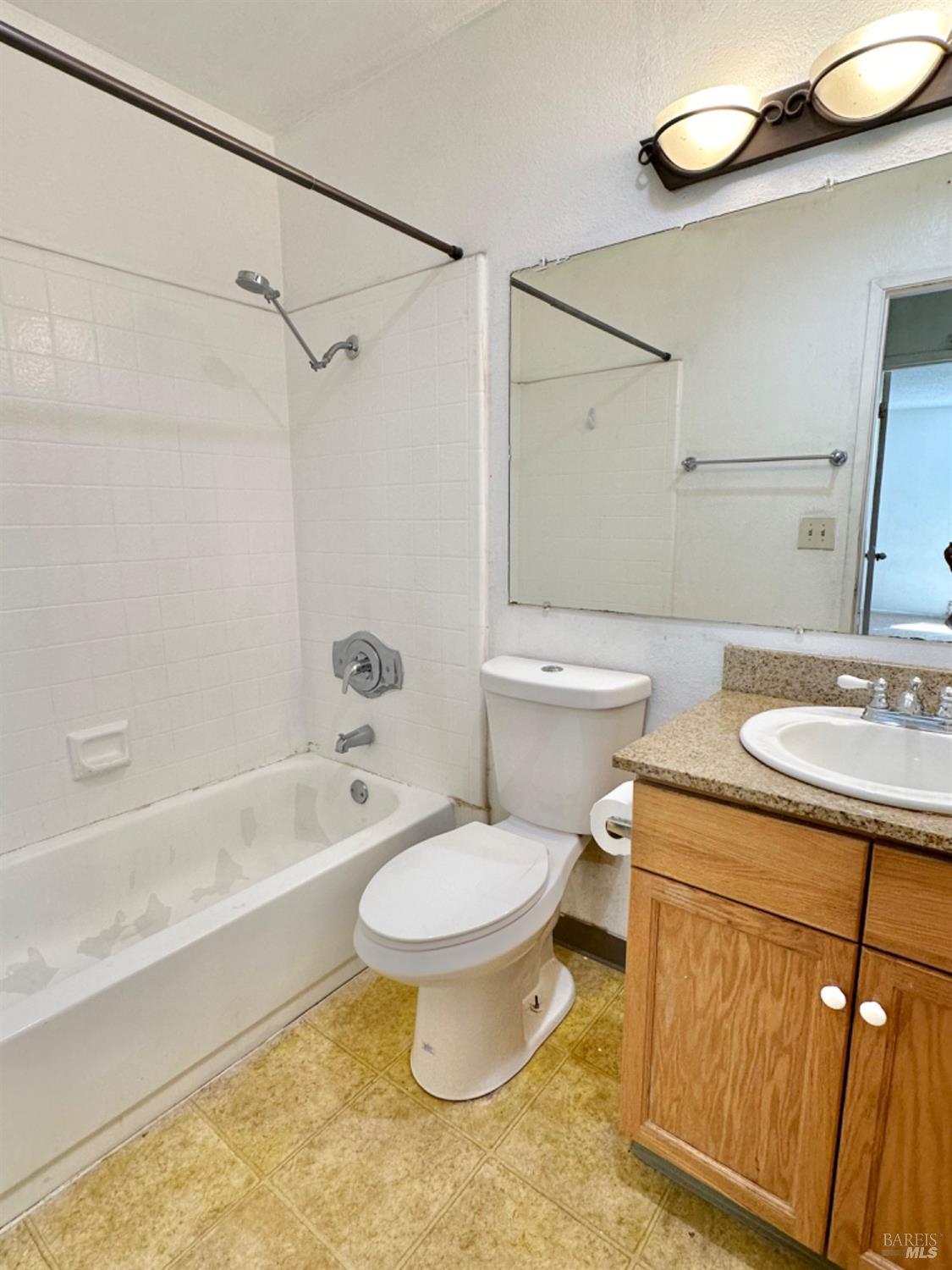 Detail Gallery Image 15 of 41 For 1333 N Camino Alto Unkn #208,  Vallejo,  CA 94589 - 1 Beds | 1 Baths