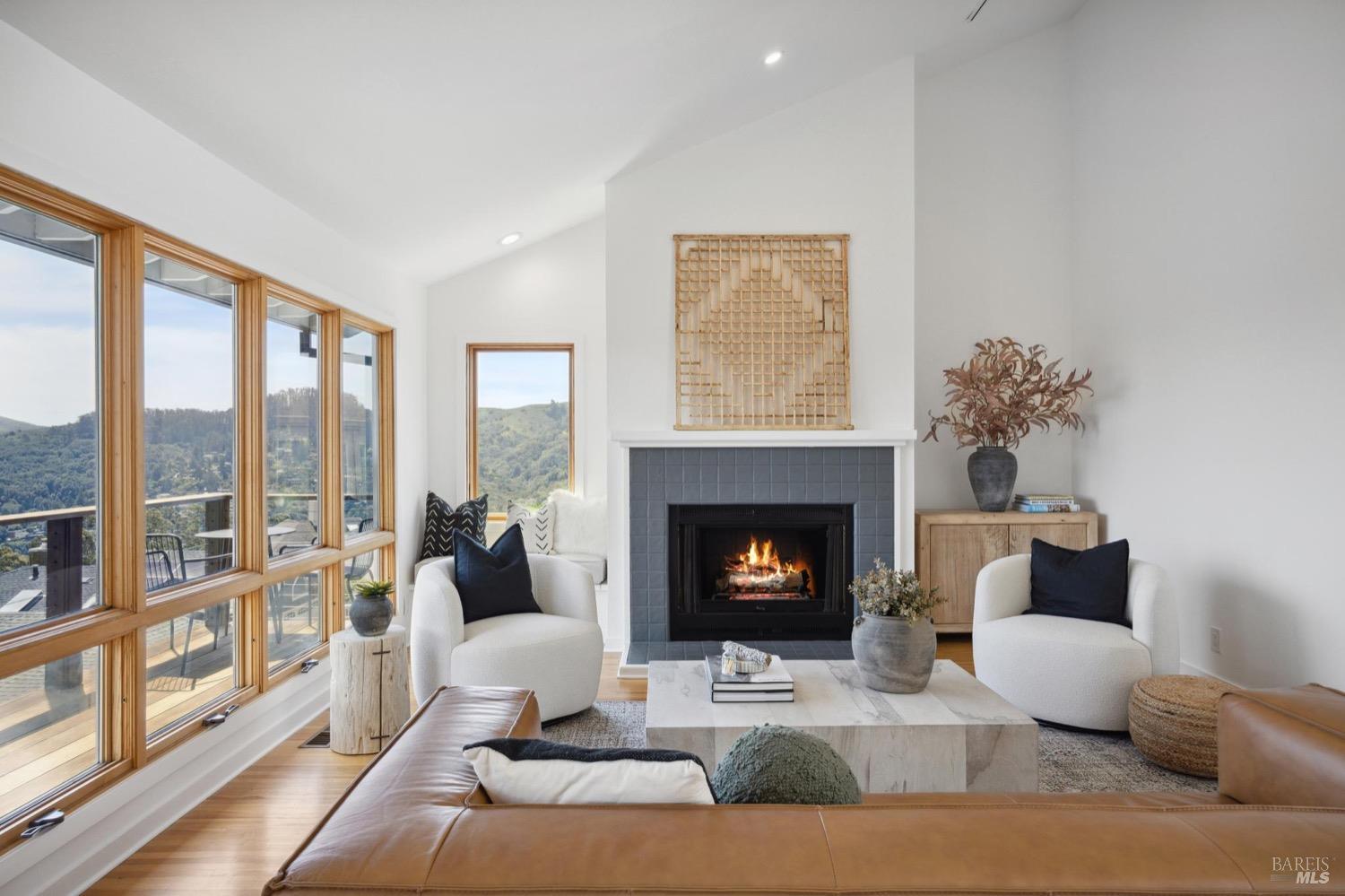 Detail Gallery Image 7 of 65 For 1243 Waterview Dr, Mill Valley,  CA 94941 - 5 Beds | 3/1 Baths