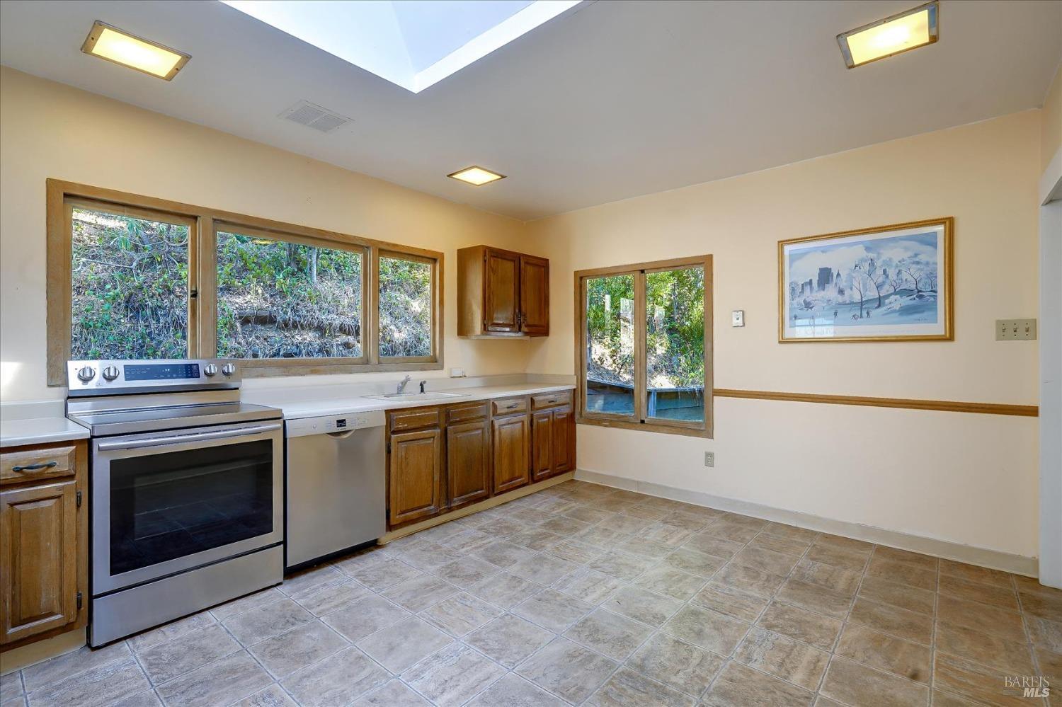 Detail Gallery Image 6 of 16 For 90 Upper Briar Rd, Kentfield,  CA 94904 - 4 Beds | 2 Baths