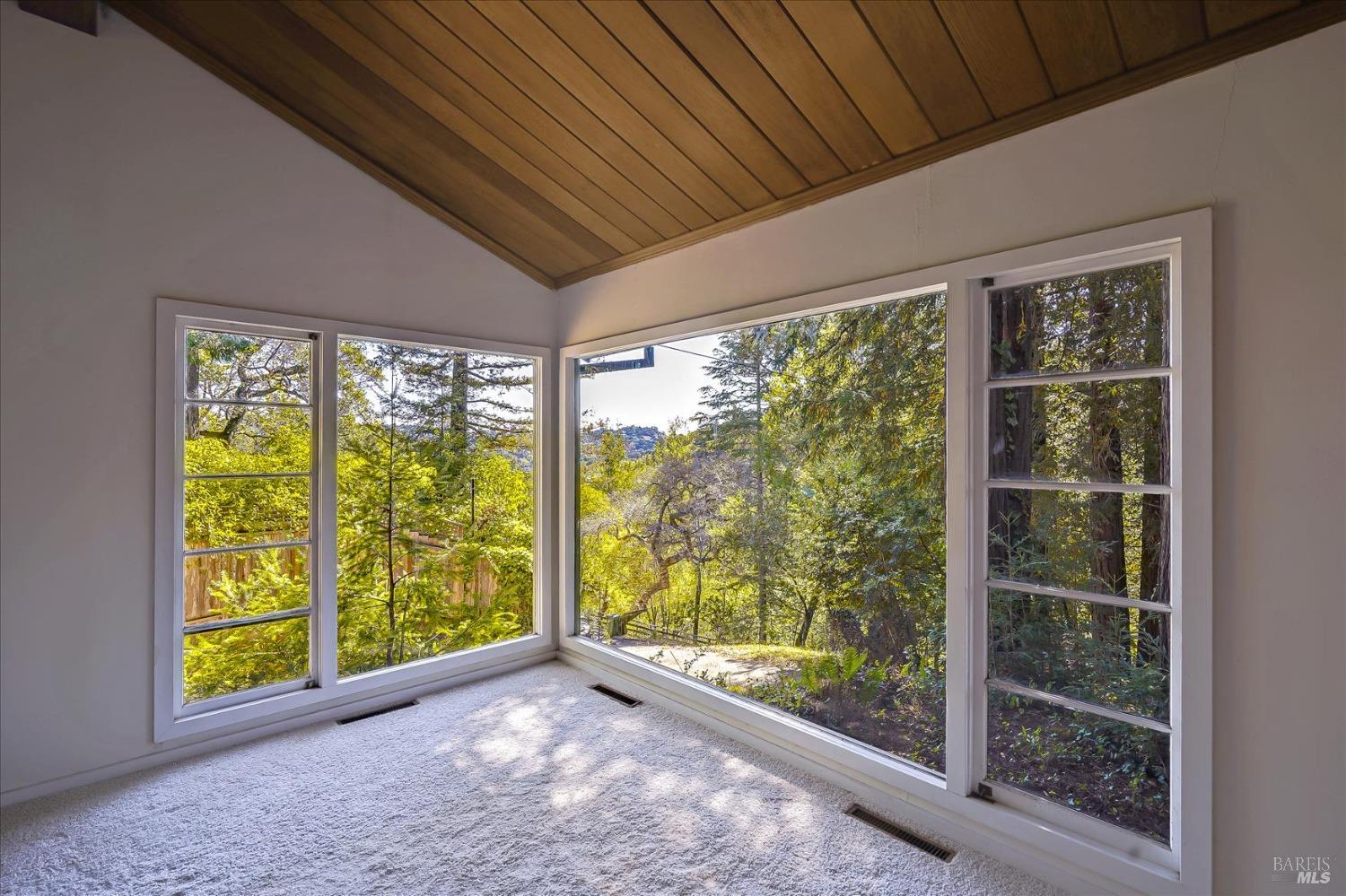 Detail Gallery Image 2 of 16 For 90 Upper Briar Rd, Kentfield,  CA 94904 - 4 Beds | 2 Baths