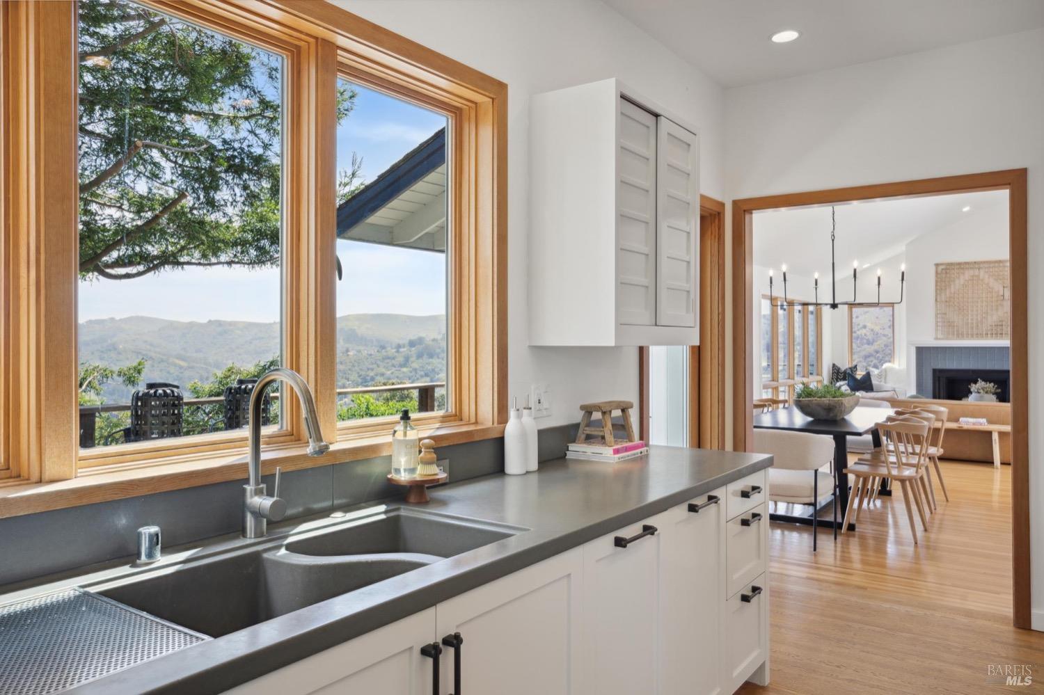 Detail Gallery Image 15 of 65 For 1243 Waterview Dr, Mill Valley,  CA 94941 - 5 Beds | 3/1 Baths