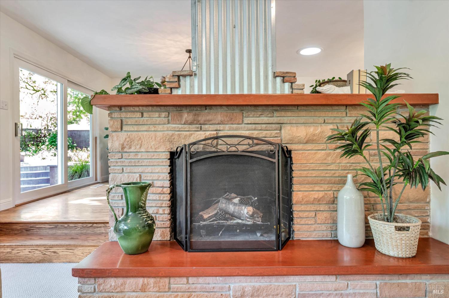 Detail Gallery Image 4 of 24 For 2052 Hatch Rd, Novato,  CA 94947 - 3 Beds | 2 Baths