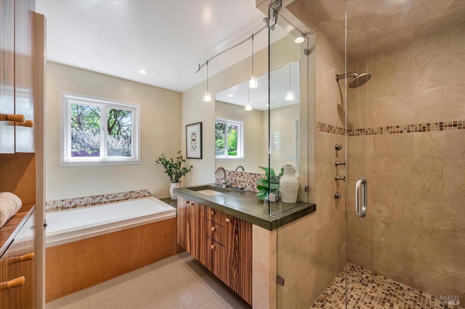 Detail Gallery Image 10 of 24 For 2052 Hatch Rd, Novato,  CA 94947 - 3 Beds | 2 Baths