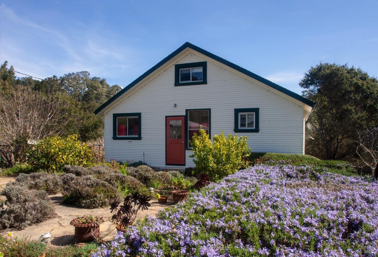 Detail Gallery Image 16 of 46 For 605 Horseshoe Hill Rd, Bolinas,  CA 94924 - 7 Beds | 3/2 Baths