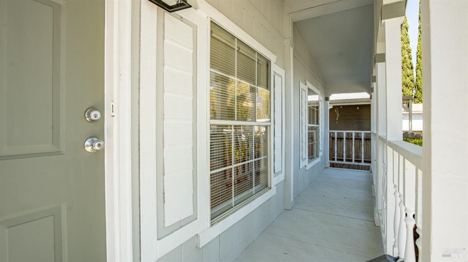 Detail Gallery Image 5 of 29 For 70 Sunset Cir, Vacaville,  CA 95687 - 3 Beds | 2 Baths