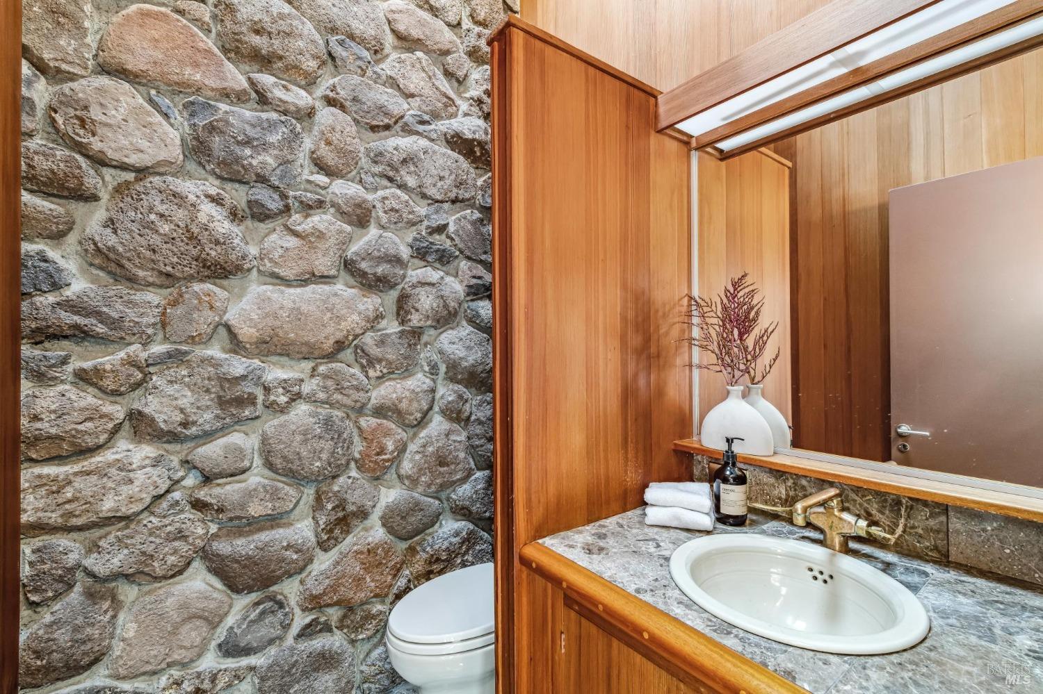 Detail Gallery Image 32 of 70 For 25 Rock Rd, Kentfield,  CA 94904 - 4 Beds | 2/1 Baths