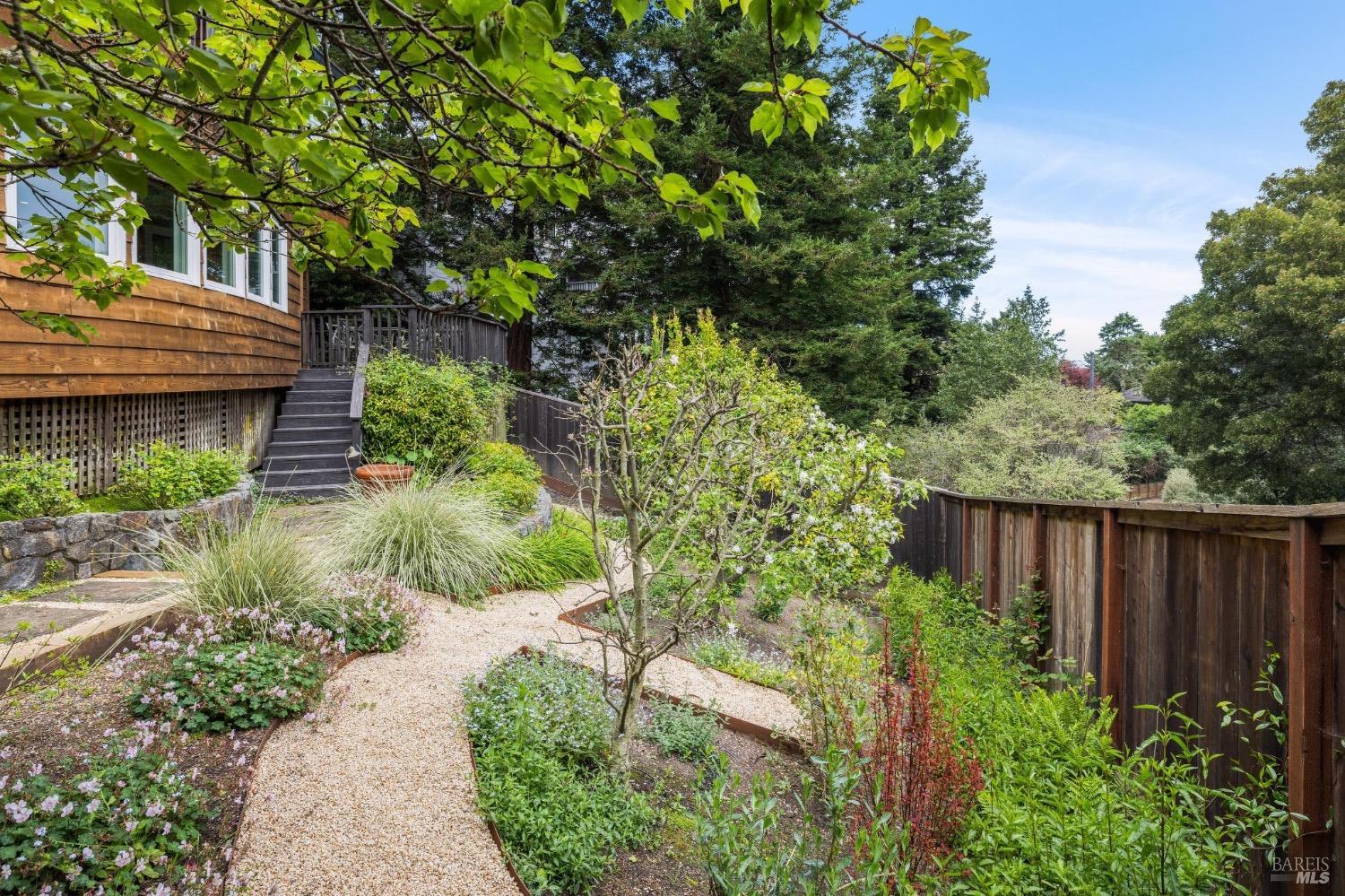 Detail Gallery Image 63 of 79 For 903 Marin Dr, Mill Valley,  CA 94941 - 6 Beds | 5/1 Baths