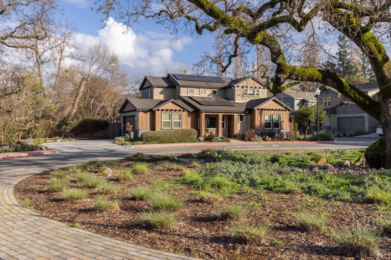 Looking for that perfect neighborhood oasis in Napa?  The one with great neighbors, privacy, and nat