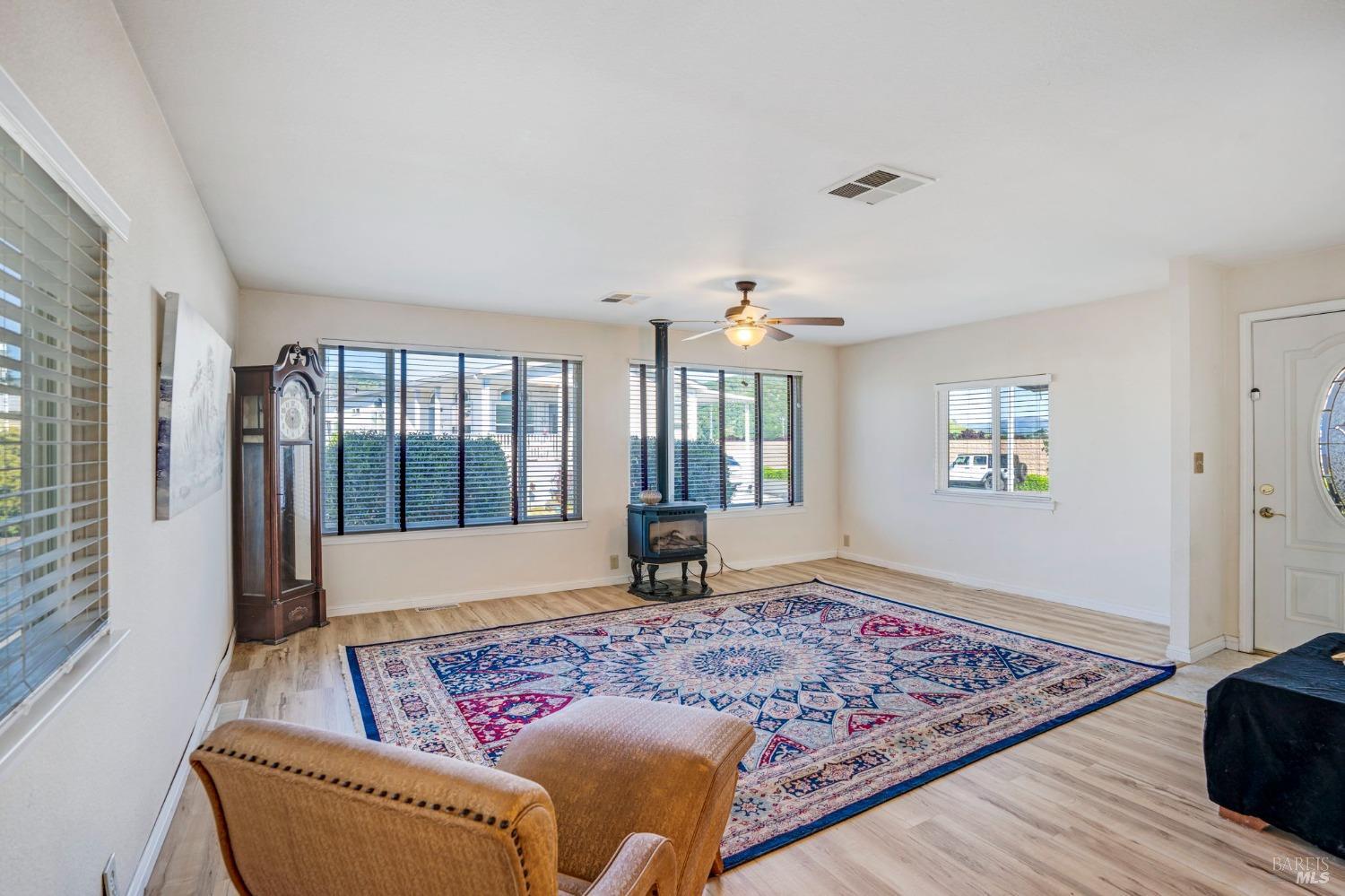 Detail Gallery Image 7 of 25 For 179 Sherry Cir, Yountville,  CA 94599 - 2 Beds | 2 Baths