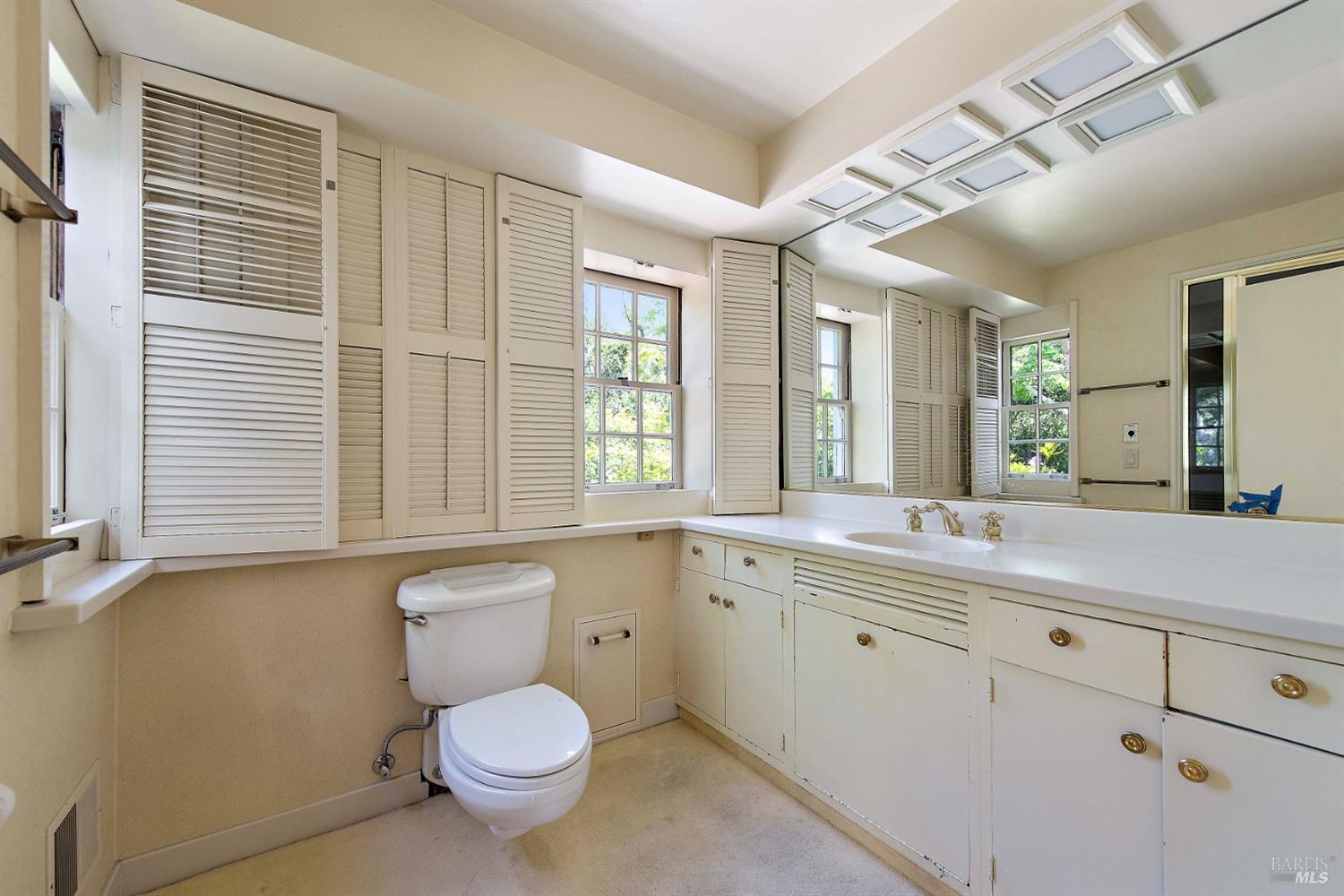 Detail Gallery Image 51 of 55 For 1 Orchard Way, Kentfield,  CA 94904 - 6 Beds | 8/2 Baths