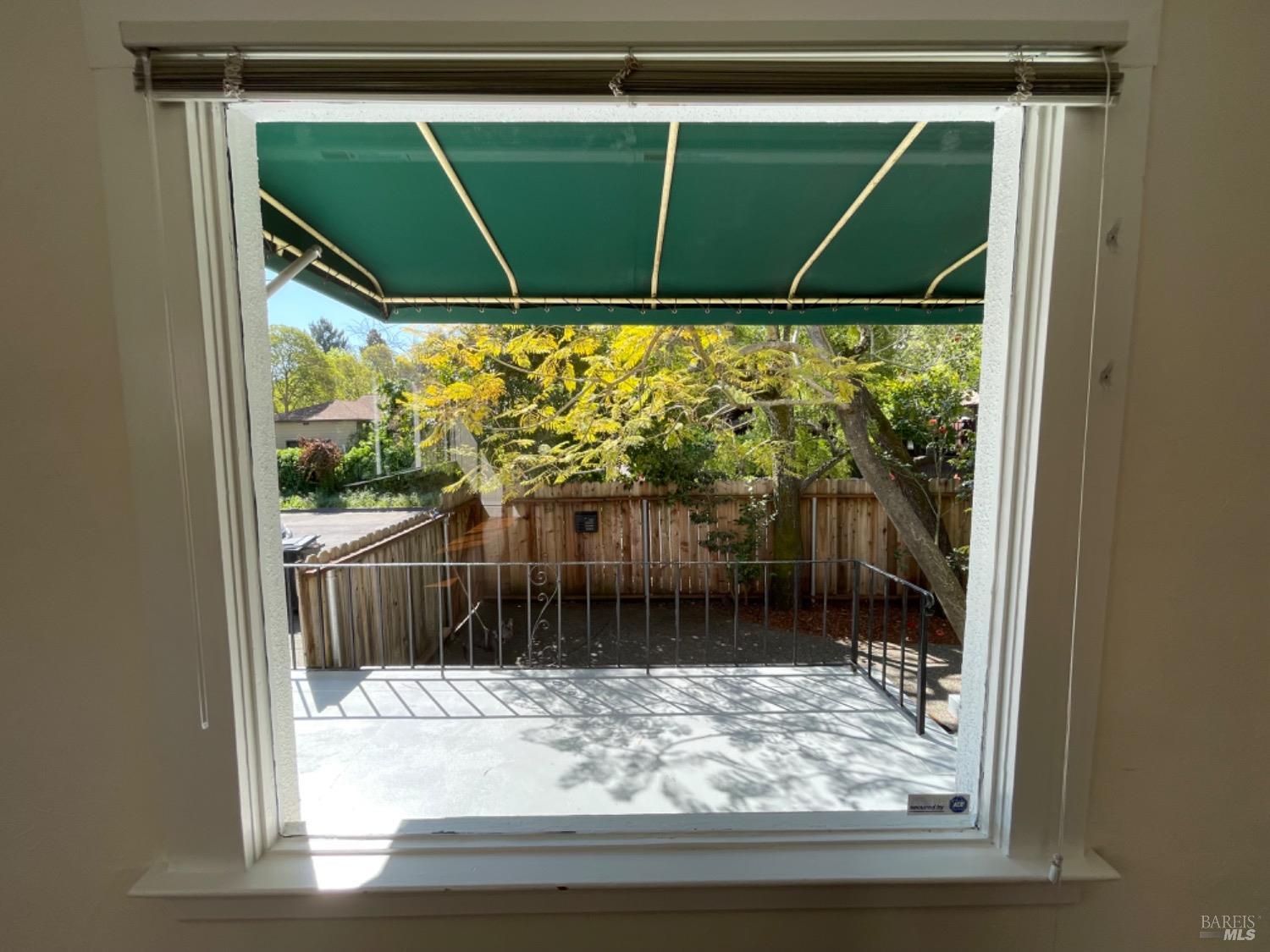 Detail Gallery Image 5 of 34 For 10 Hillside Ave, Kentfield,  CA 94904 - 2 Beds | 1 Baths