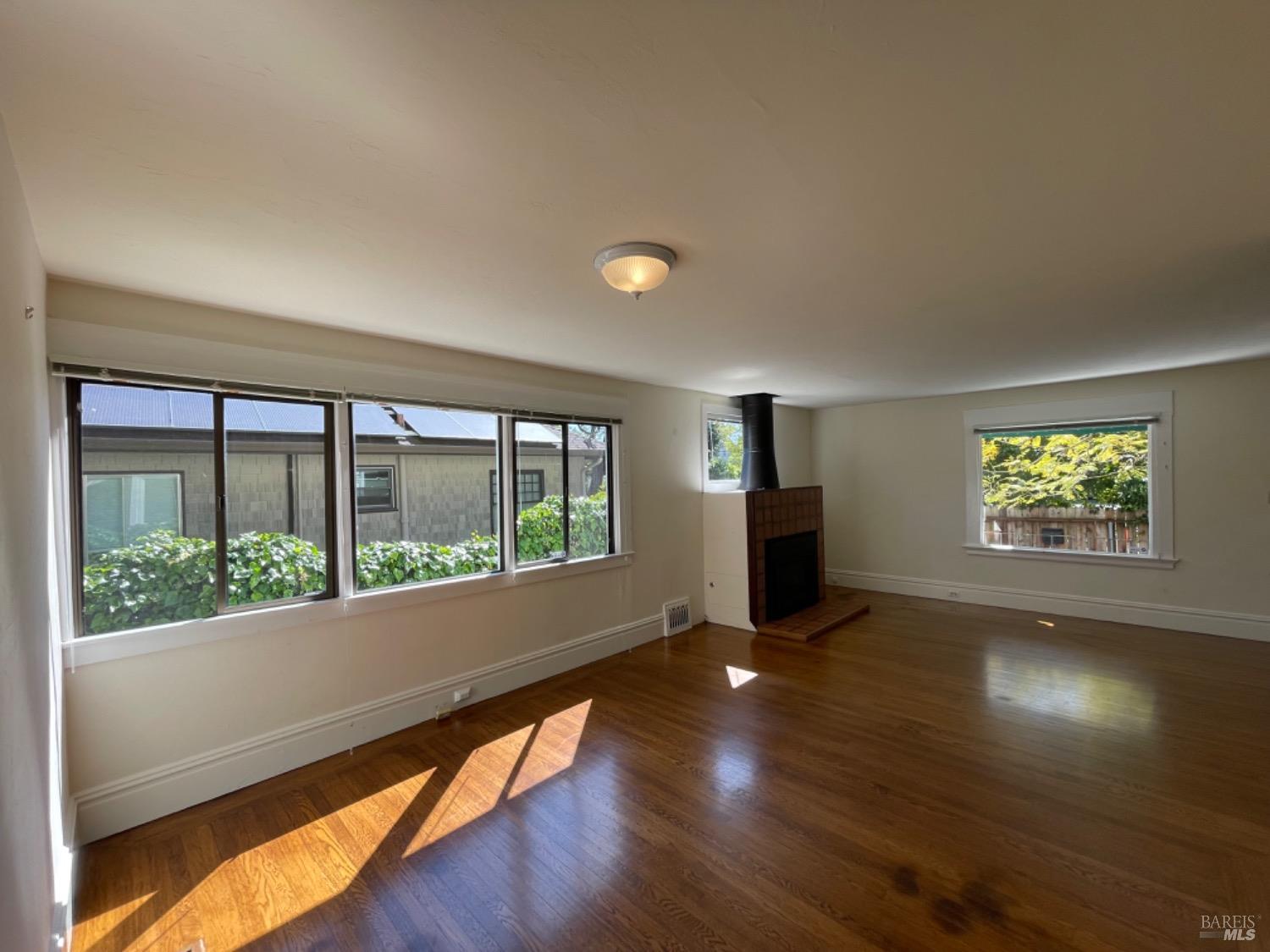 Detail Gallery Image 6 of 34 For 10 Hillside Ave, Kentfield,  CA 94904 - 2 Beds | 1 Baths