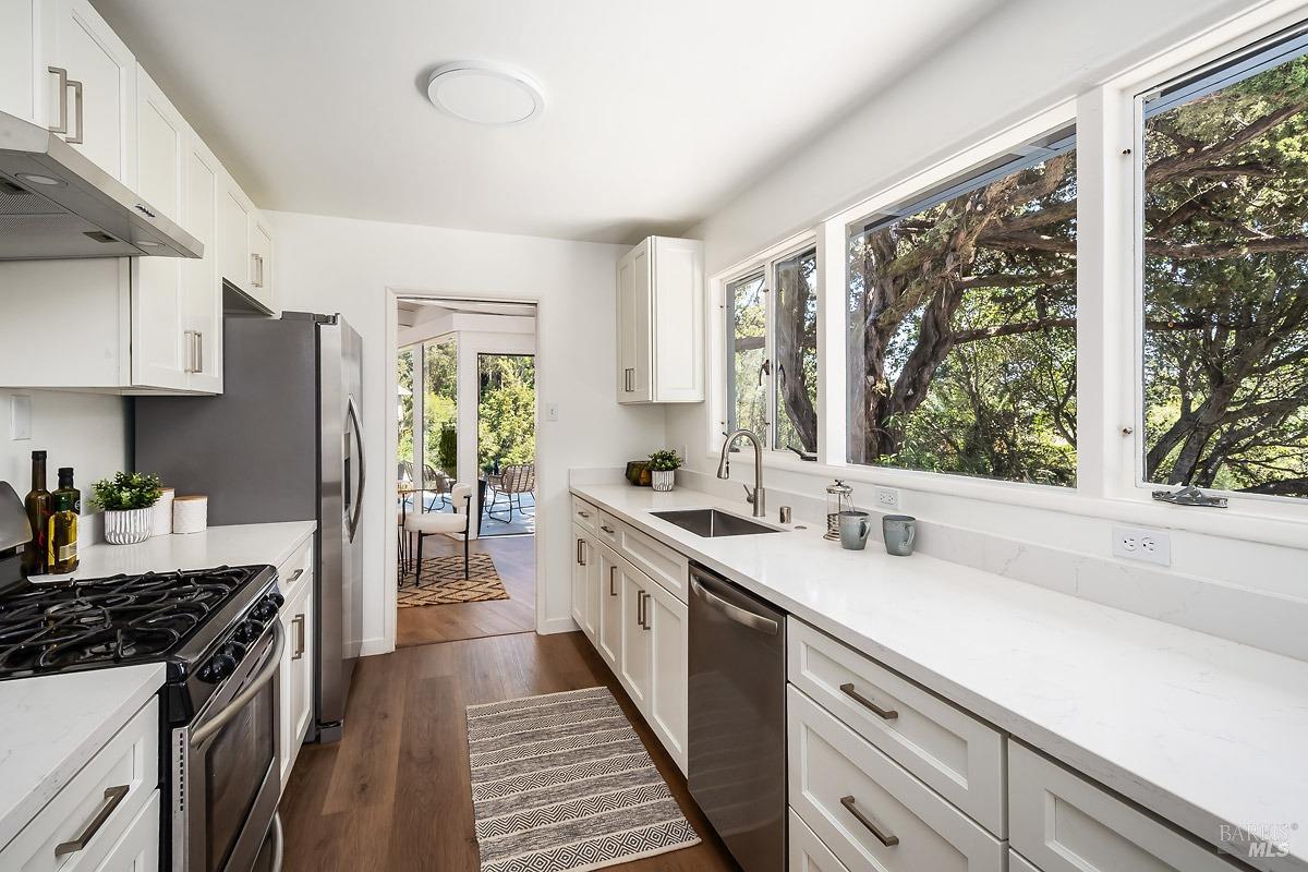Detail Gallery Image 7 of 35 For 40 Montecito Rd, San Rafael,  CA 94901 - 2 Beds | 2 Baths