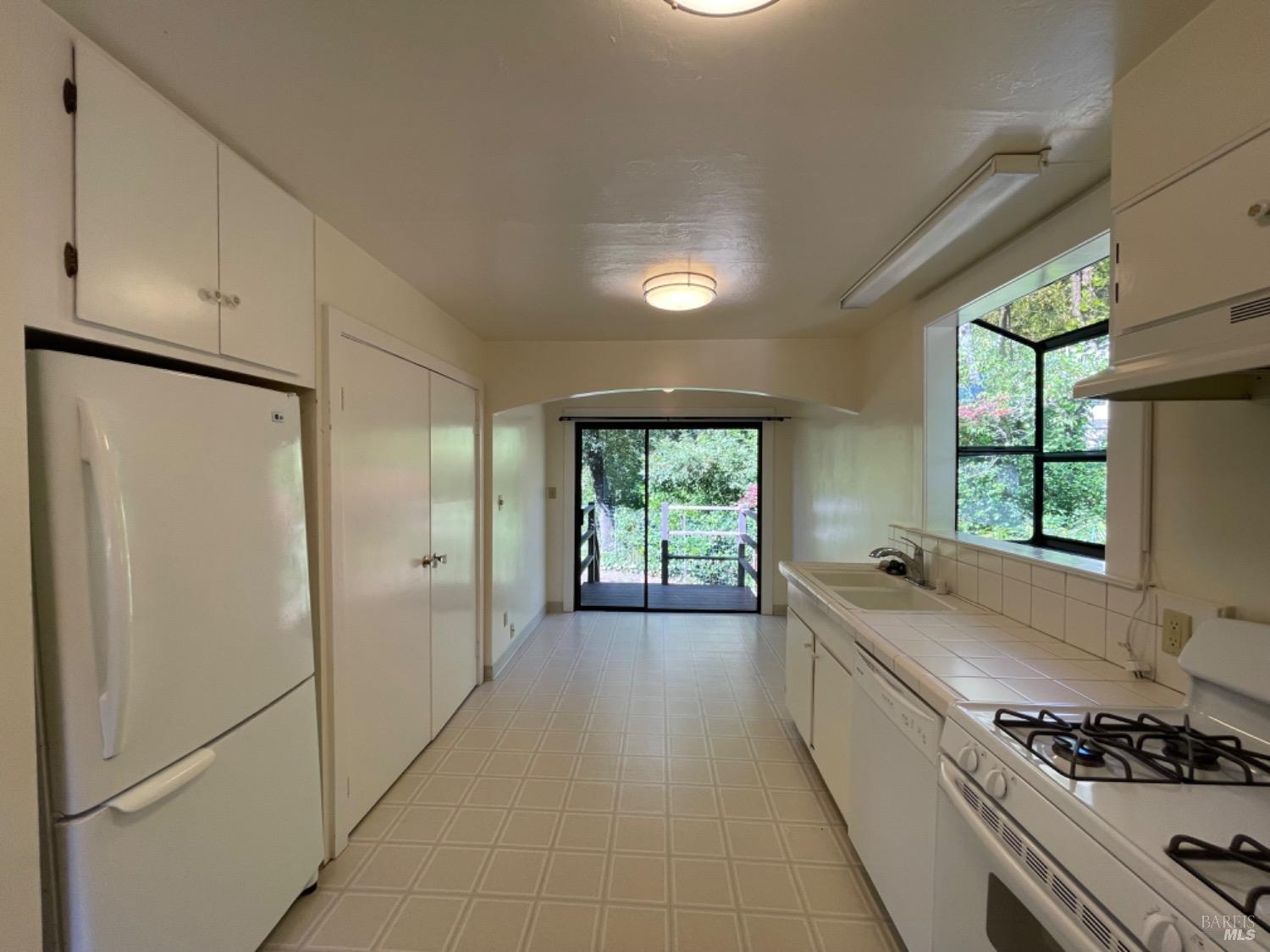 Detail Gallery Image 17 of 34 For 10 Hillside Ave, Kentfield,  CA 94904 - 2 Beds | 1 Baths