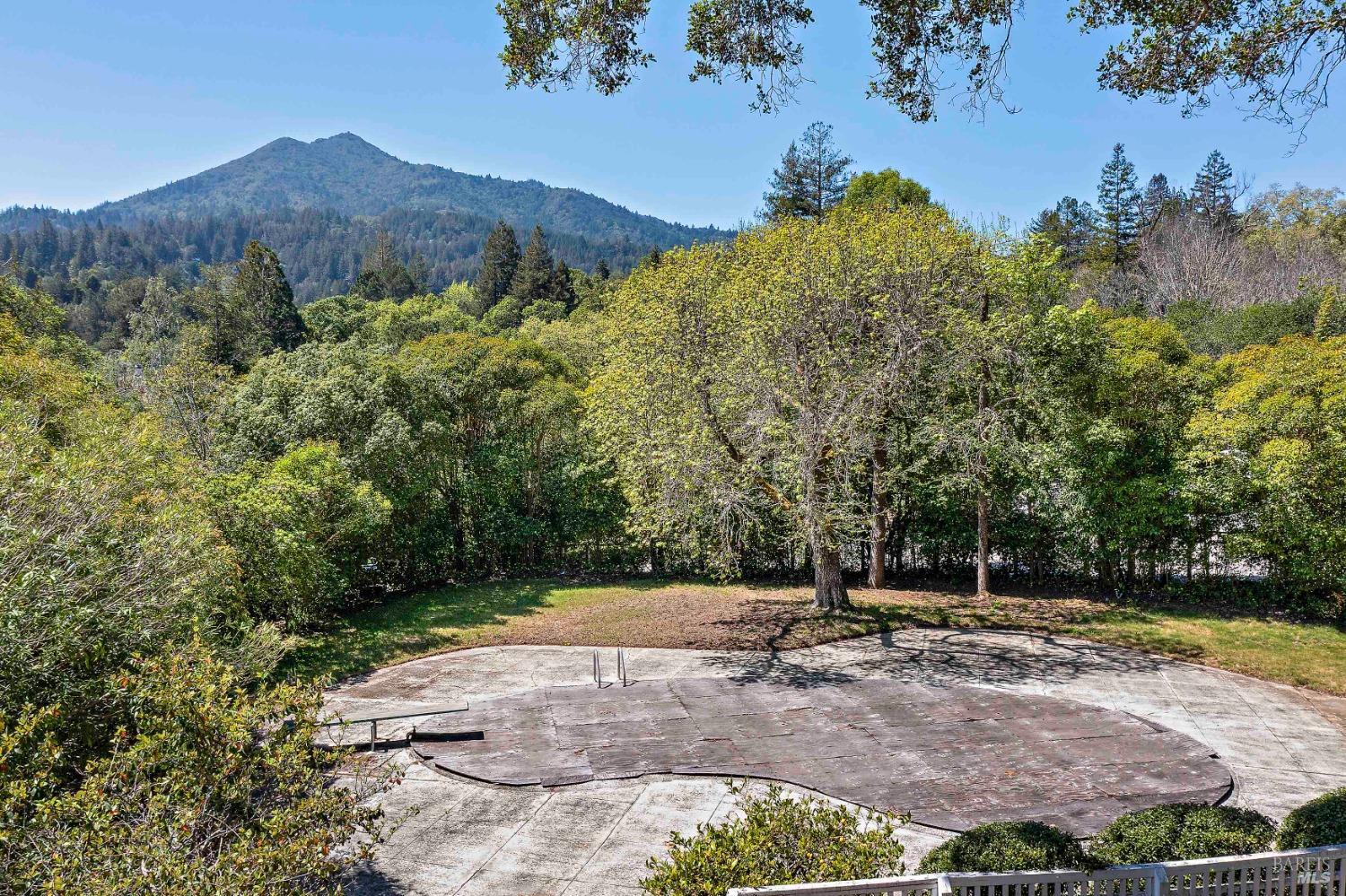 Detail Gallery Image 17 of 55 For 1 Orchard Way, Kentfield,  CA 94904 - 6 Beds | 8/2 Baths