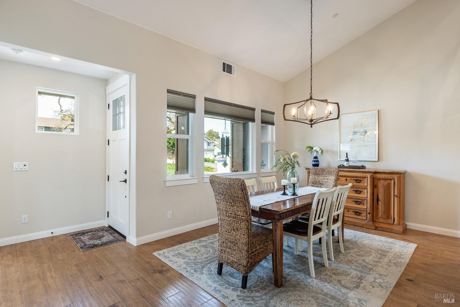 Detail Gallery Image 11 of 76 For 48 Black Walnut Ln, Napa,  CA 94559 - 4 Beds | 3/1 Baths
