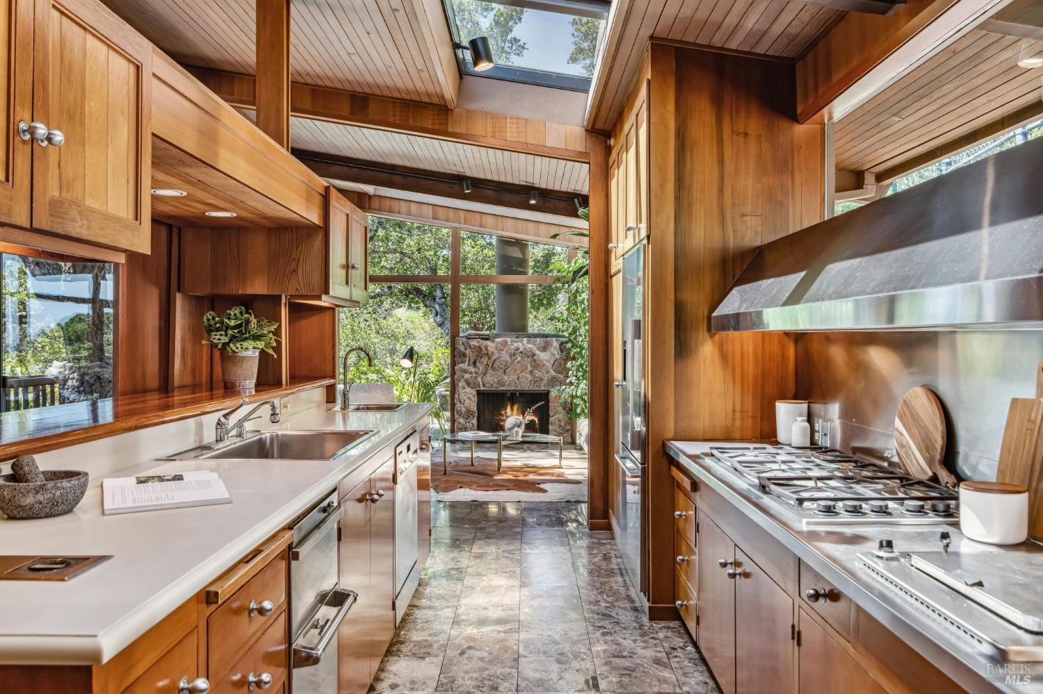 Detail Gallery Image 25 of 70 For 25 Rock Rd, Kentfield,  CA 94904 - 4 Beds | 2/1 Baths