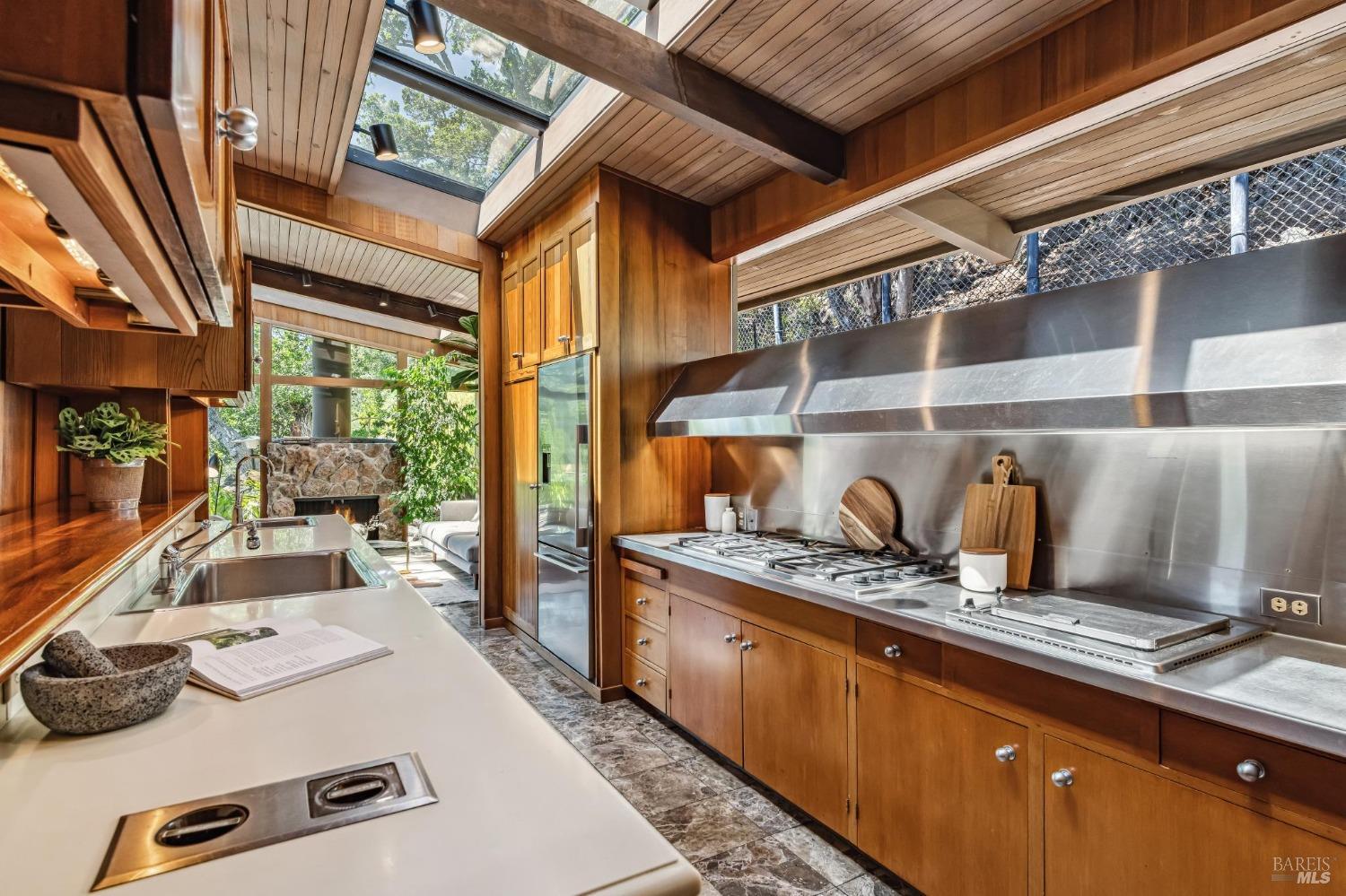 Detail Gallery Image 26 of 70 For 25 Rock Rd, Kentfield,  CA 94904 - 4 Beds | 2/1 Baths