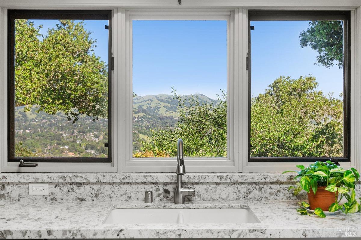 Detail Gallery Image 11 of 53 For 55 Half Moon Rd, Novato,  CA 94947 - 4 Beds | 3/1 Baths