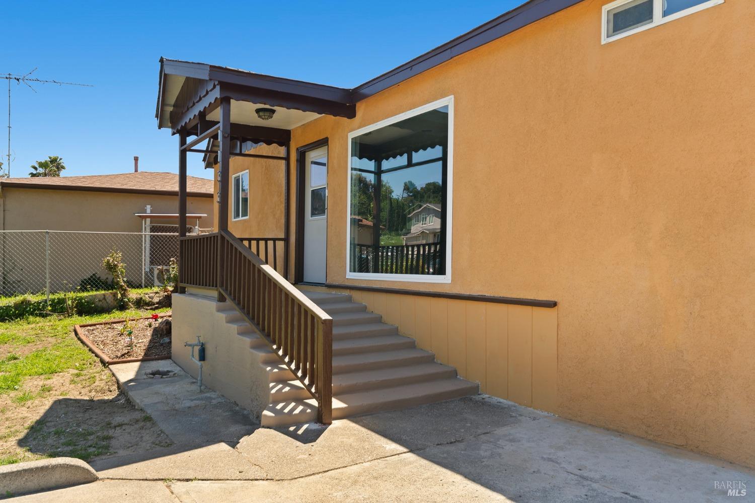 Detail Gallery Image 2 of 33 For 1133 Fulton Ave, Vallejo,  CA 94591 - 3 Beds | 2 Baths