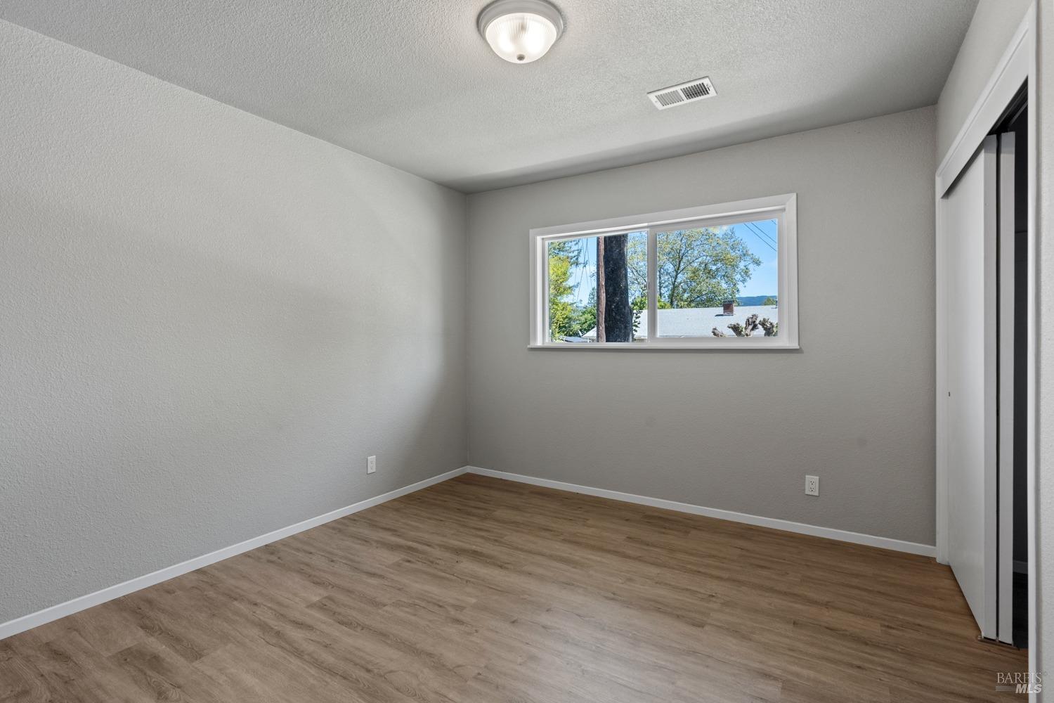 Detail Gallery Image 13 of 24 For 208 Rosemary Ln, Ukiah,  CA 95482 - 4 Beds | 2 Baths