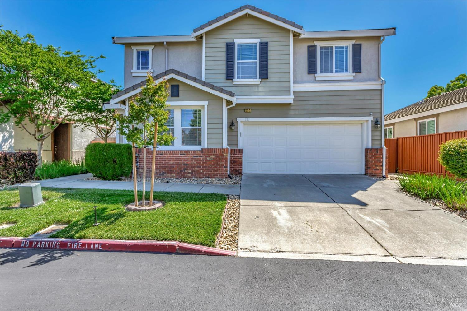 Detail Gallery Image 1 of 35 For 231 Roundhill Ct, Vacaville,  CA 95687 - 3 Beds | 2/1 Baths