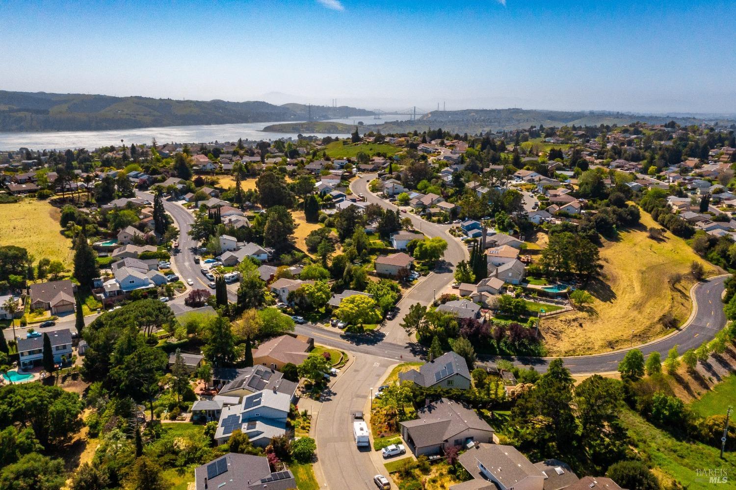 Detail Gallery Image 49 of 54 For 160 Carlisle Way, Benicia,  CA 94510 - 3 Beds | 1/1 Baths