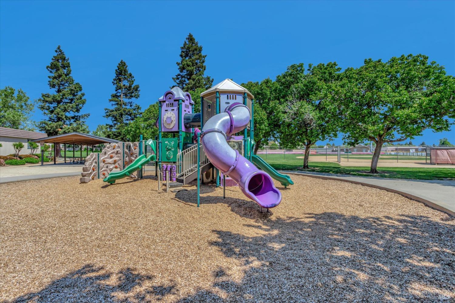 Detail Gallery Image 33 of 35 For 231 Roundhill Ct, Vacaville,  CA 95687 - 3 Beds | 2/1 Baths