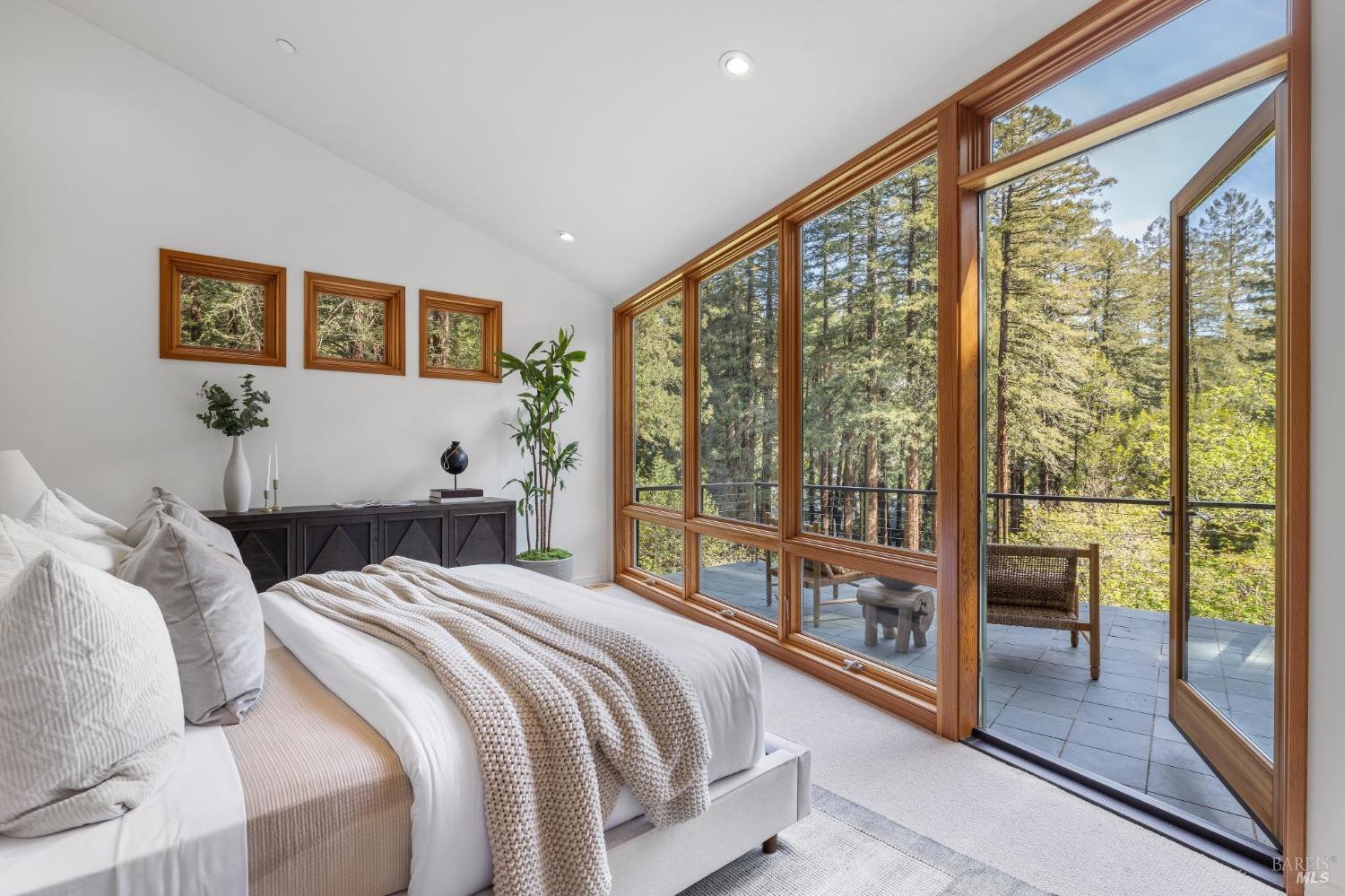 Detail Gallery Image 34 of 69 For 95 Cascade Dr, Mill Valley,  CA 94941 - 5 Beds | 4/1 Baths