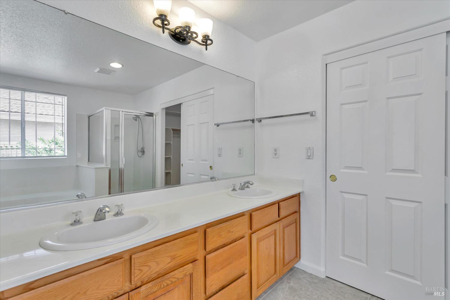 Detail Gallery Image 16 of 35 For 231 Roundhill Ct, Vacaville,  CA 95687 - 3 Beds | 2/1 Baths