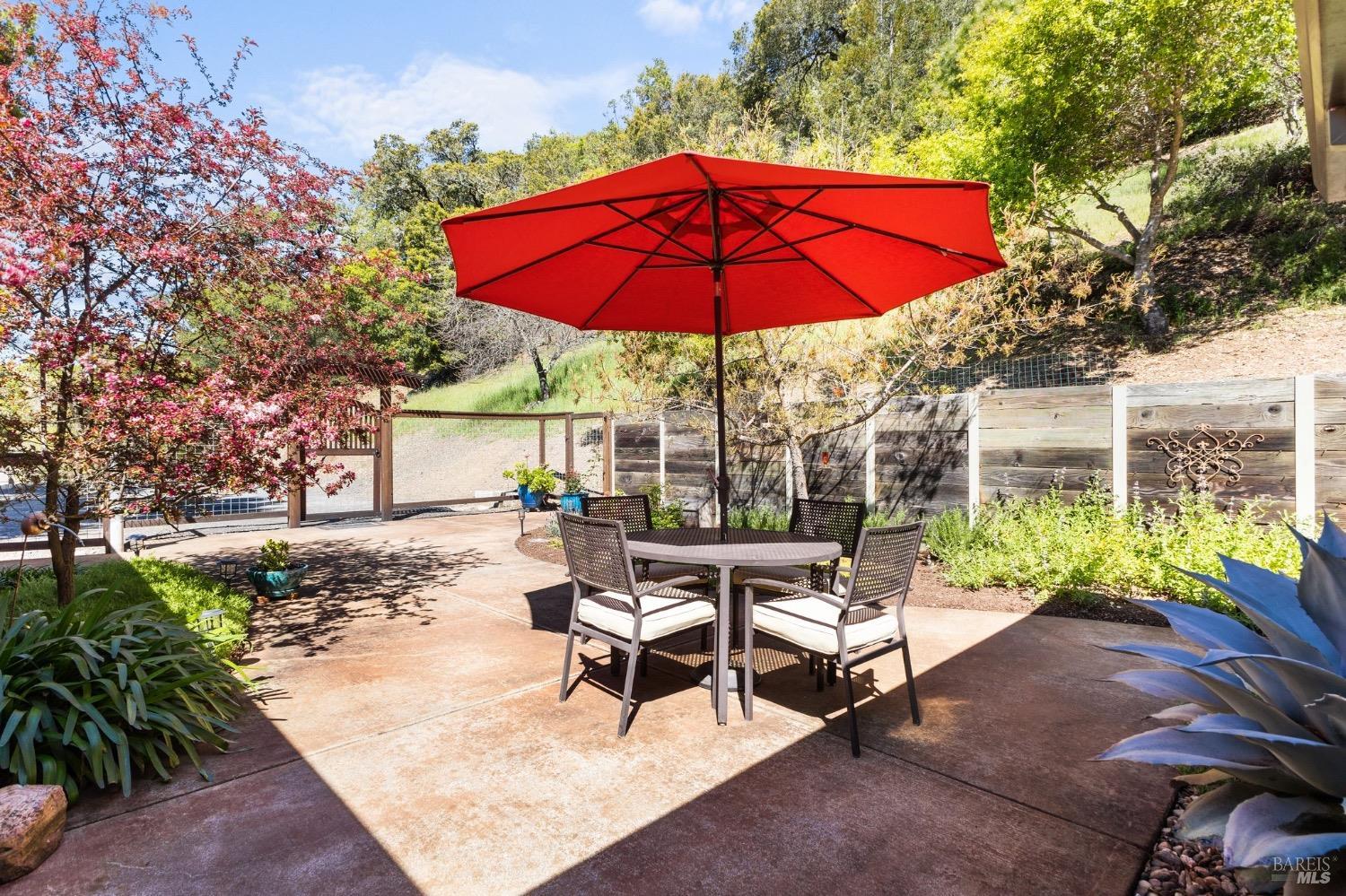 Detail Gallery Image 3 of 61 For 26880 Toyon Ln, Cloverdale,  CA 95425 - 3 Beds | 2 Baths
